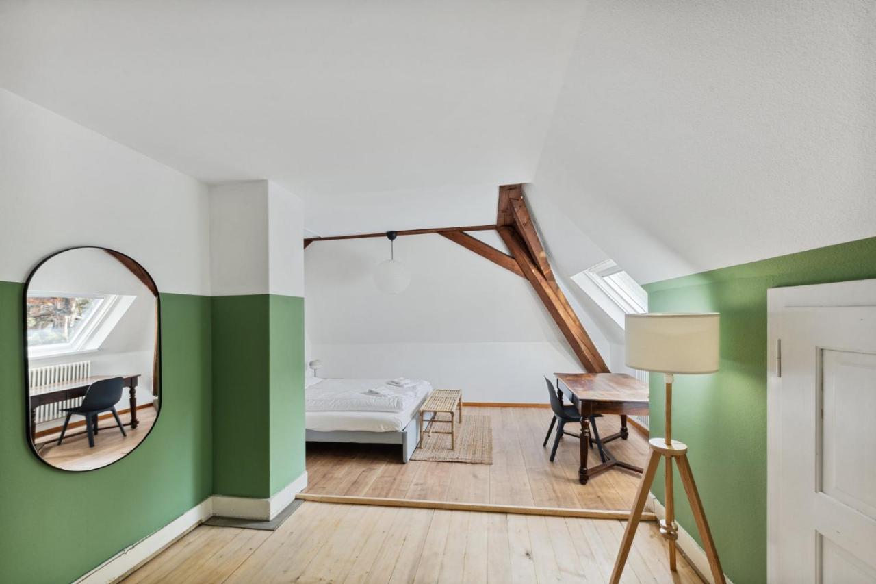 Centrally Located House With Garden *