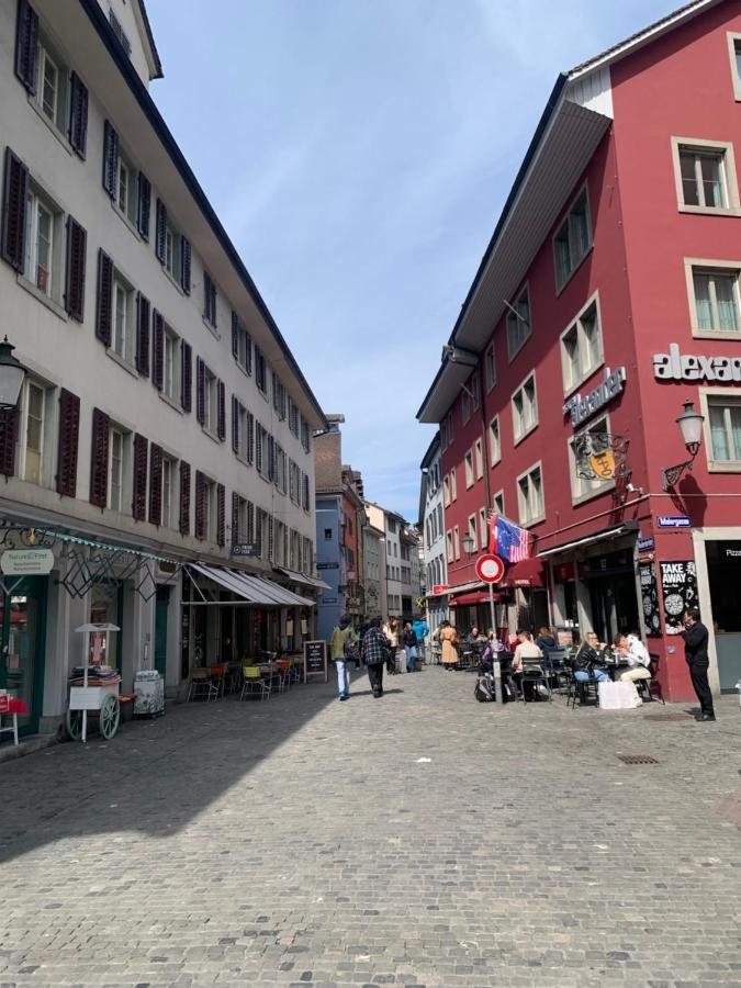 Cozy Unit 11 In Center Of *