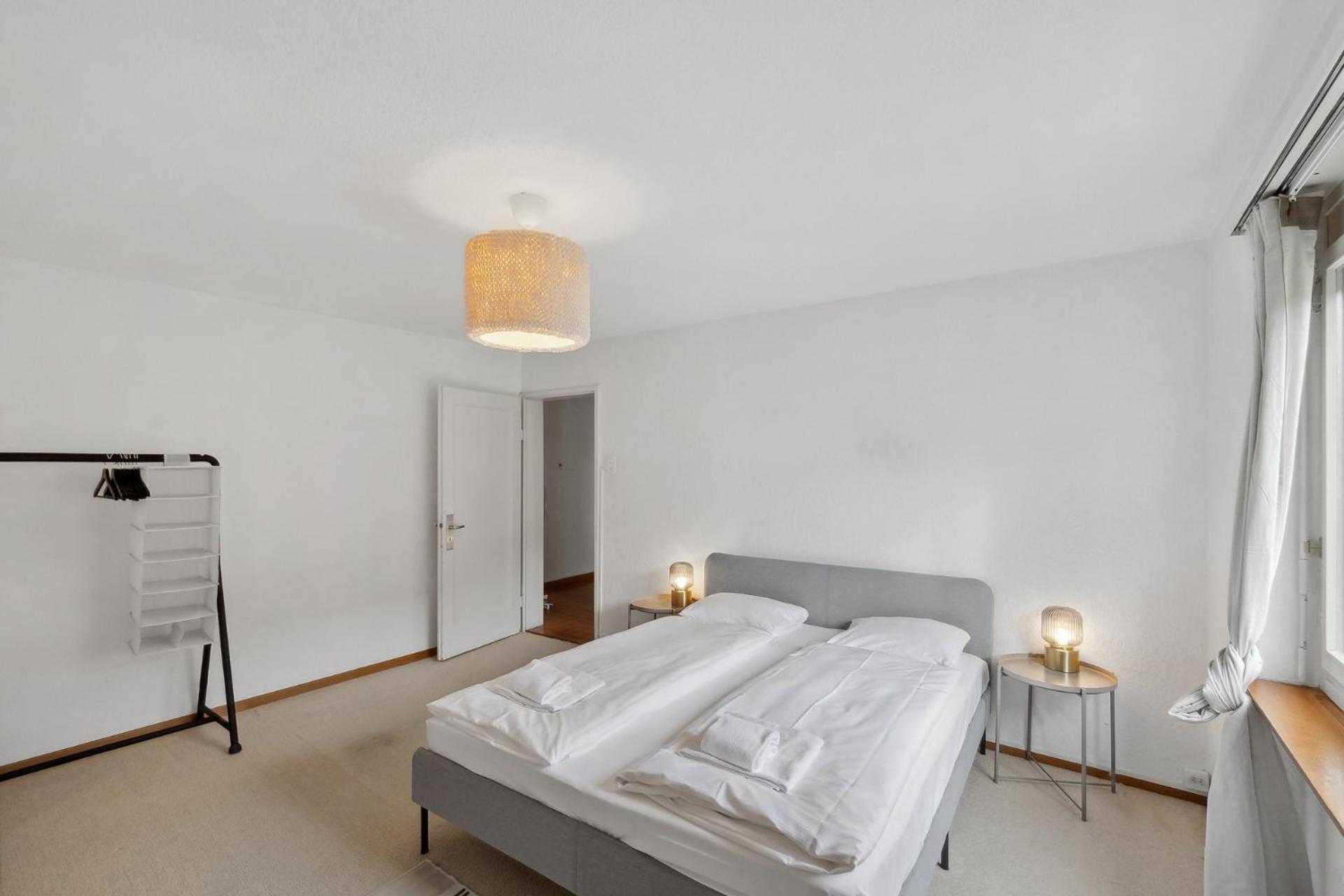 Cozy 2 Bedroom In Apartment *