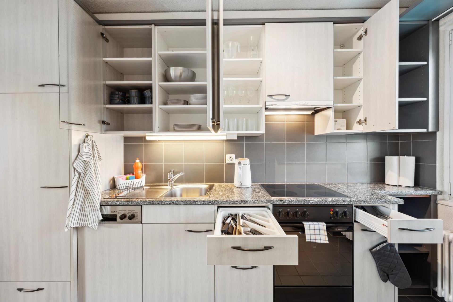 Comfortable In Oerlikon 20 Minutes Away From Airport Zurich