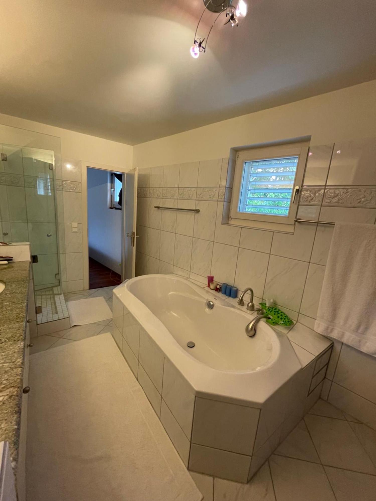 Spacious And Stylish In Apartment *