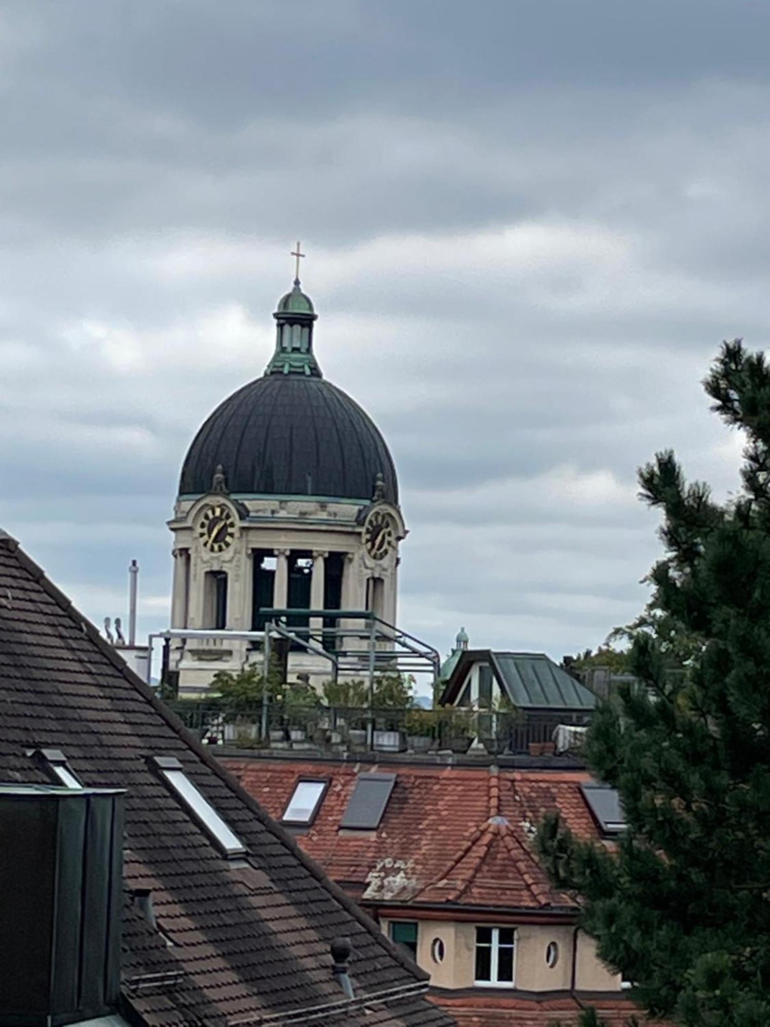 Spacious And Stylish In Apartment