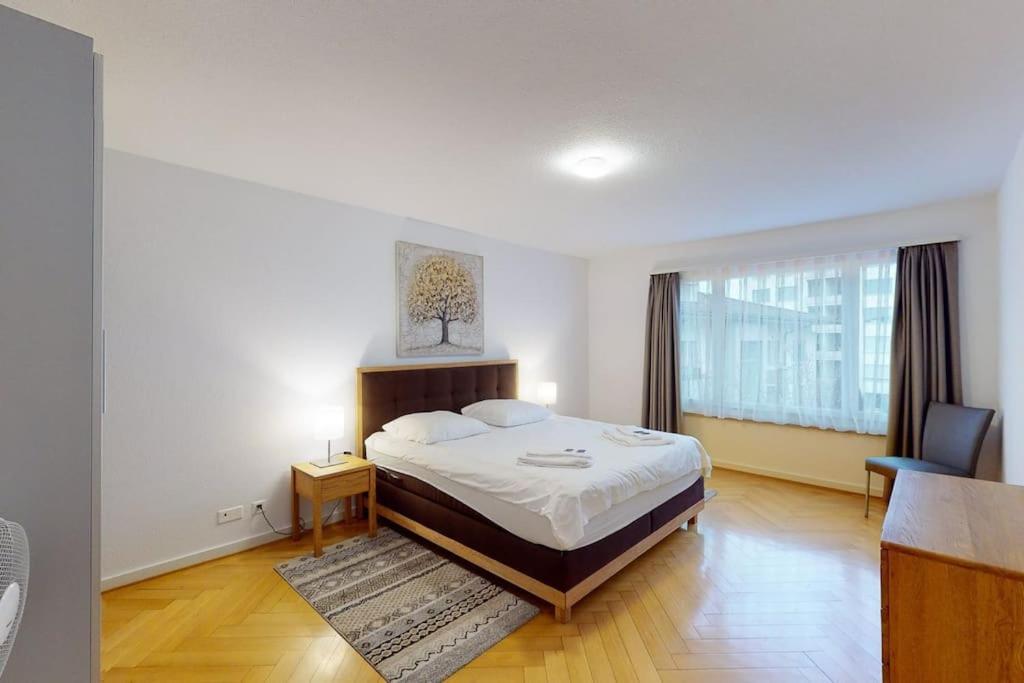 Bright 1 Bedroom Flat In The Centre *