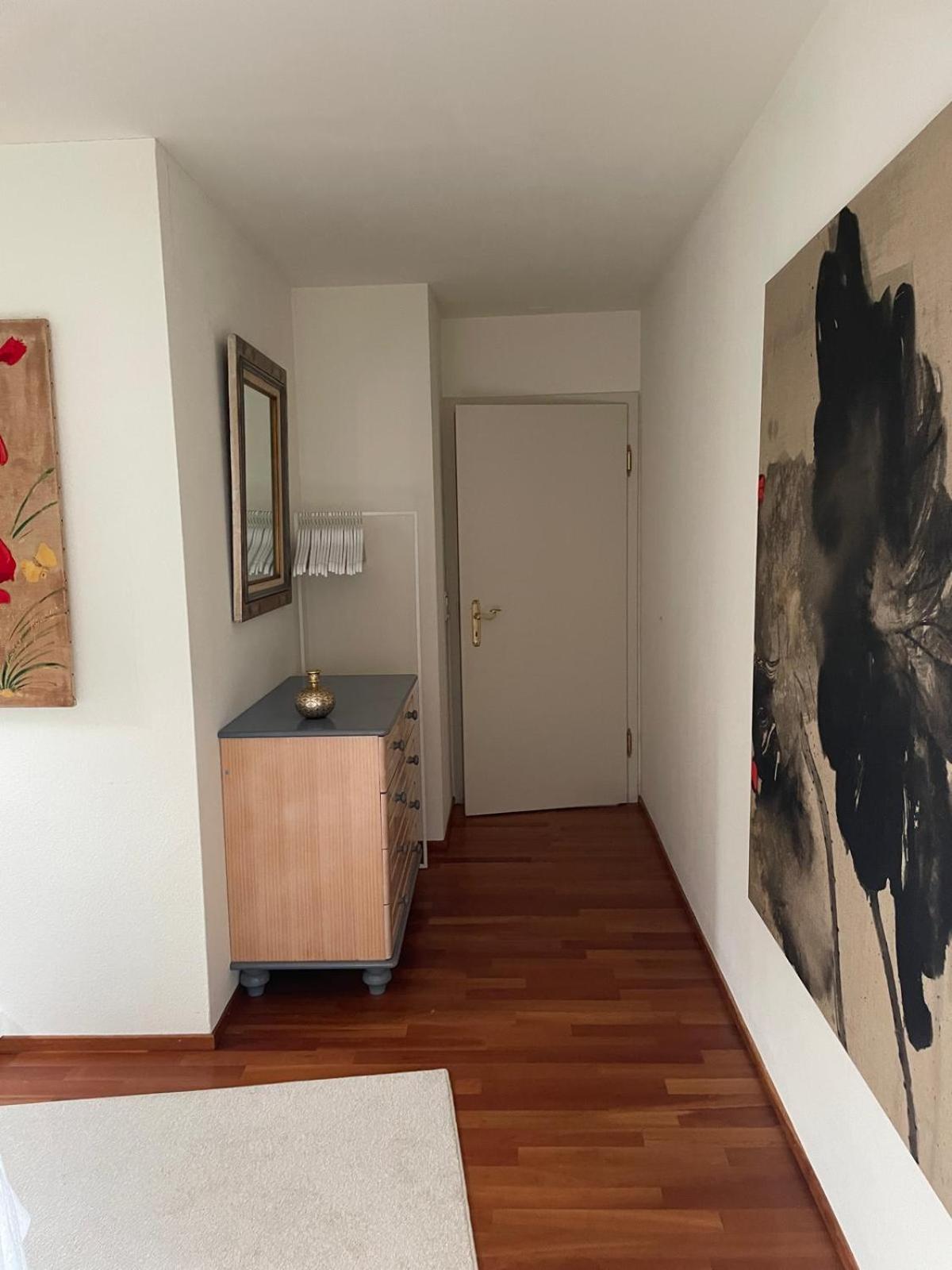 Spacious And Stylish In Apartment