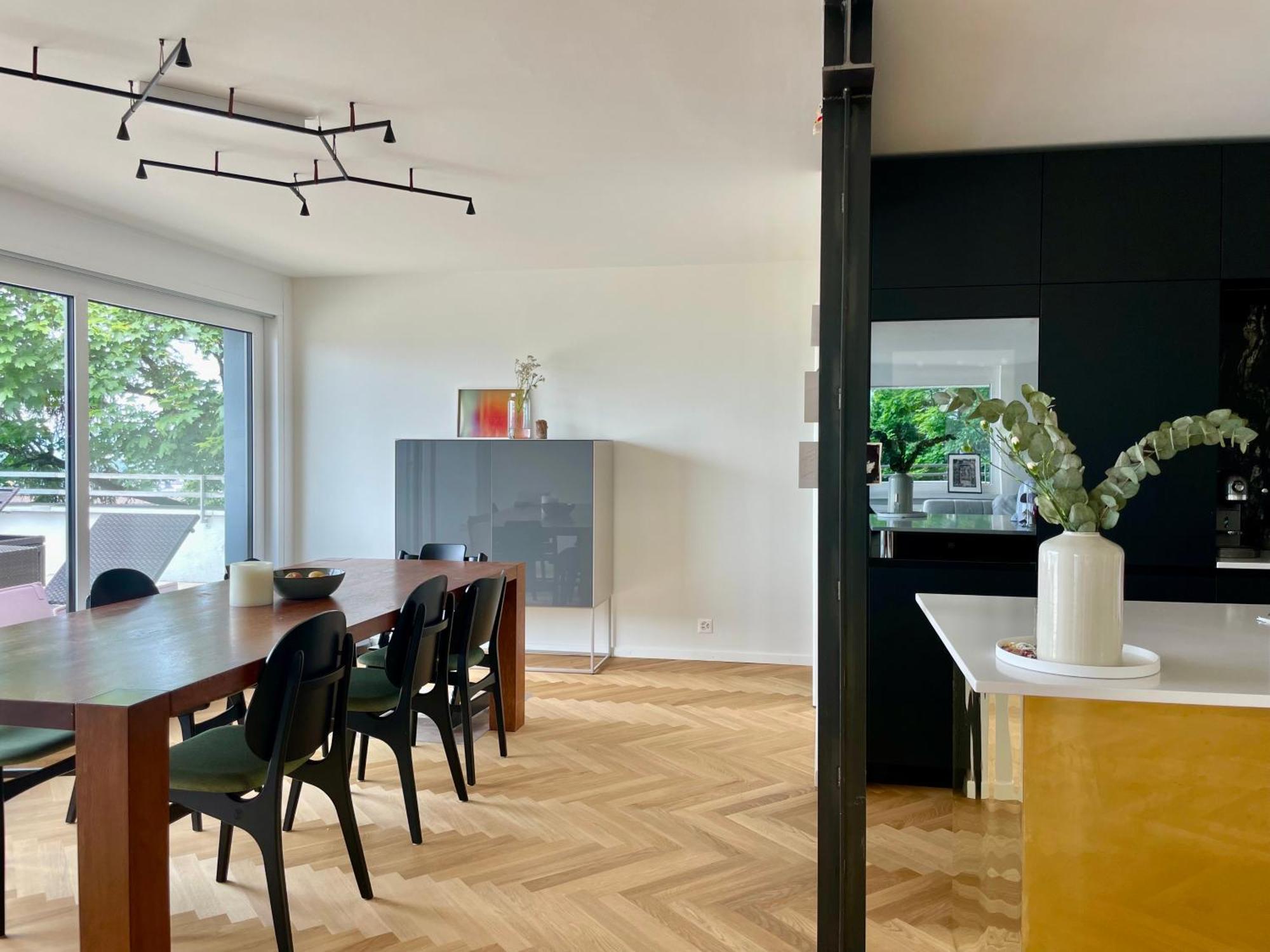 Luxury, Quiet Flat Overlooking Apartment