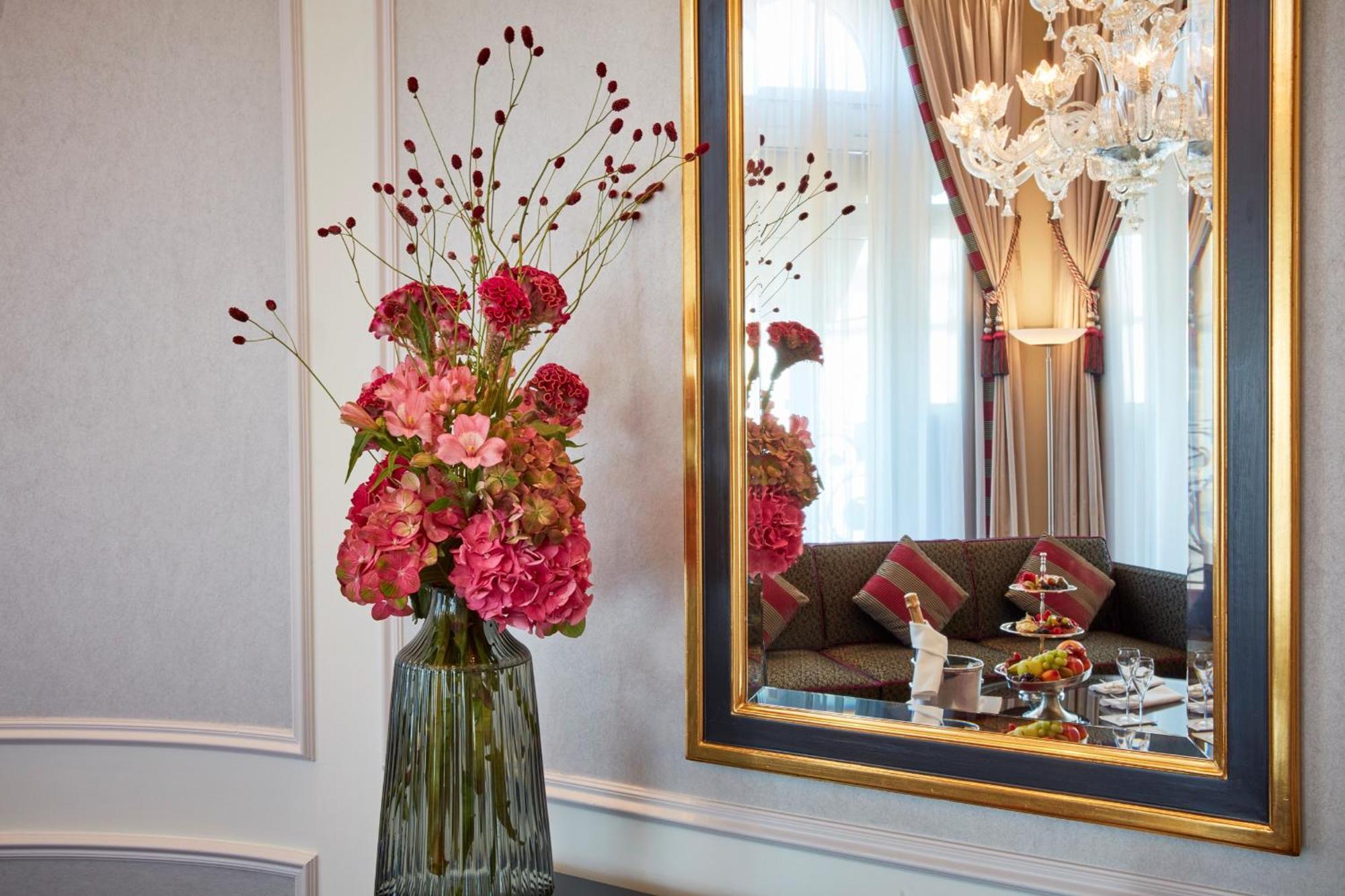 Schweizerhof Hotel 5*