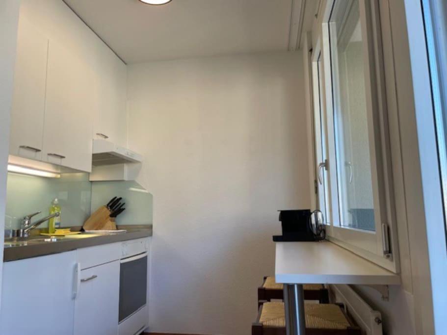 Bright And Practical - Art 16 Apartment *