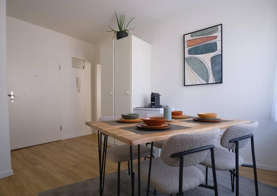 Komfortable Im Lebendigen Zuercher Kreis 3 Apartment