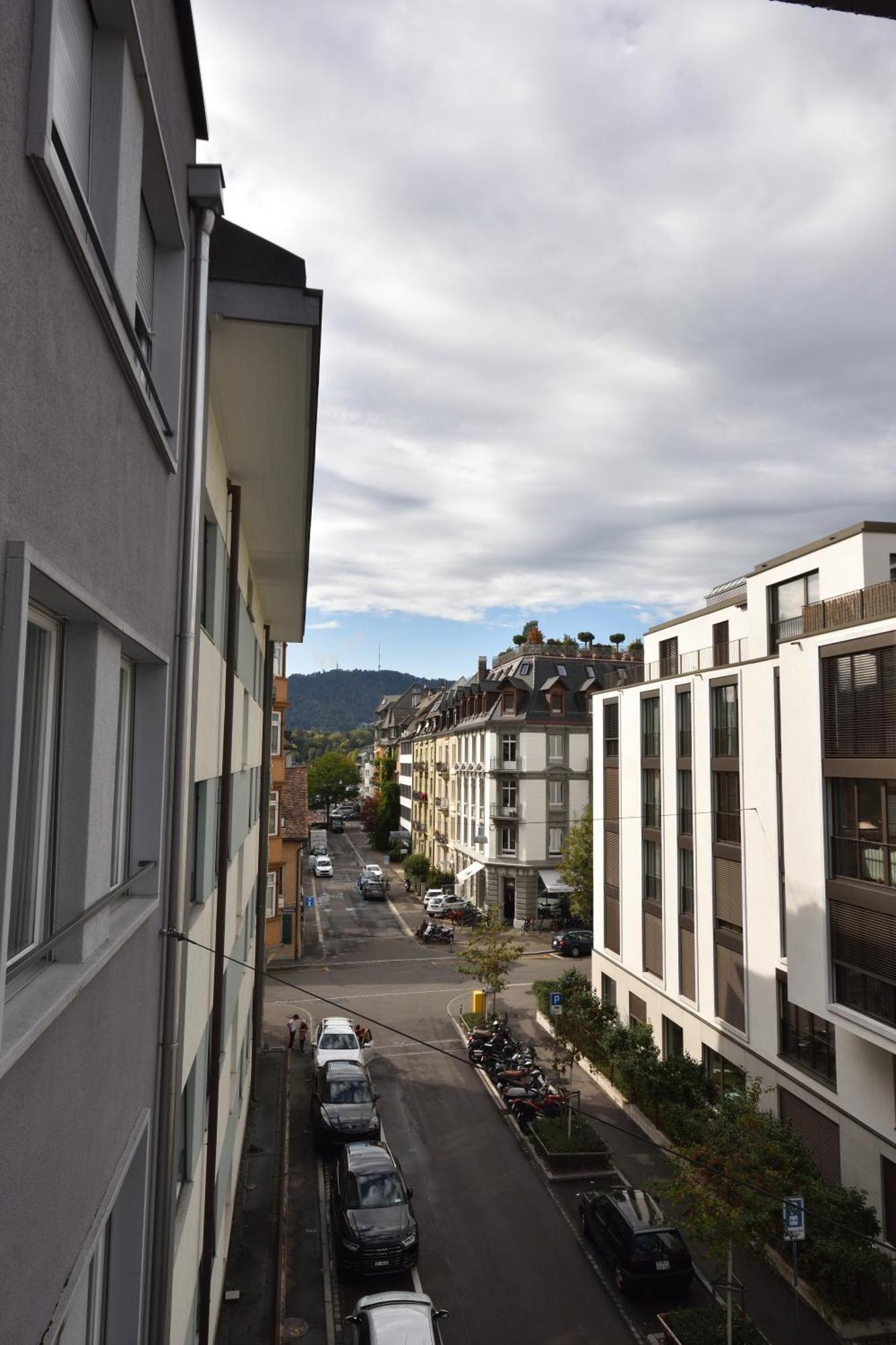 Amazing 2br Near - Flower 33 Apartment *