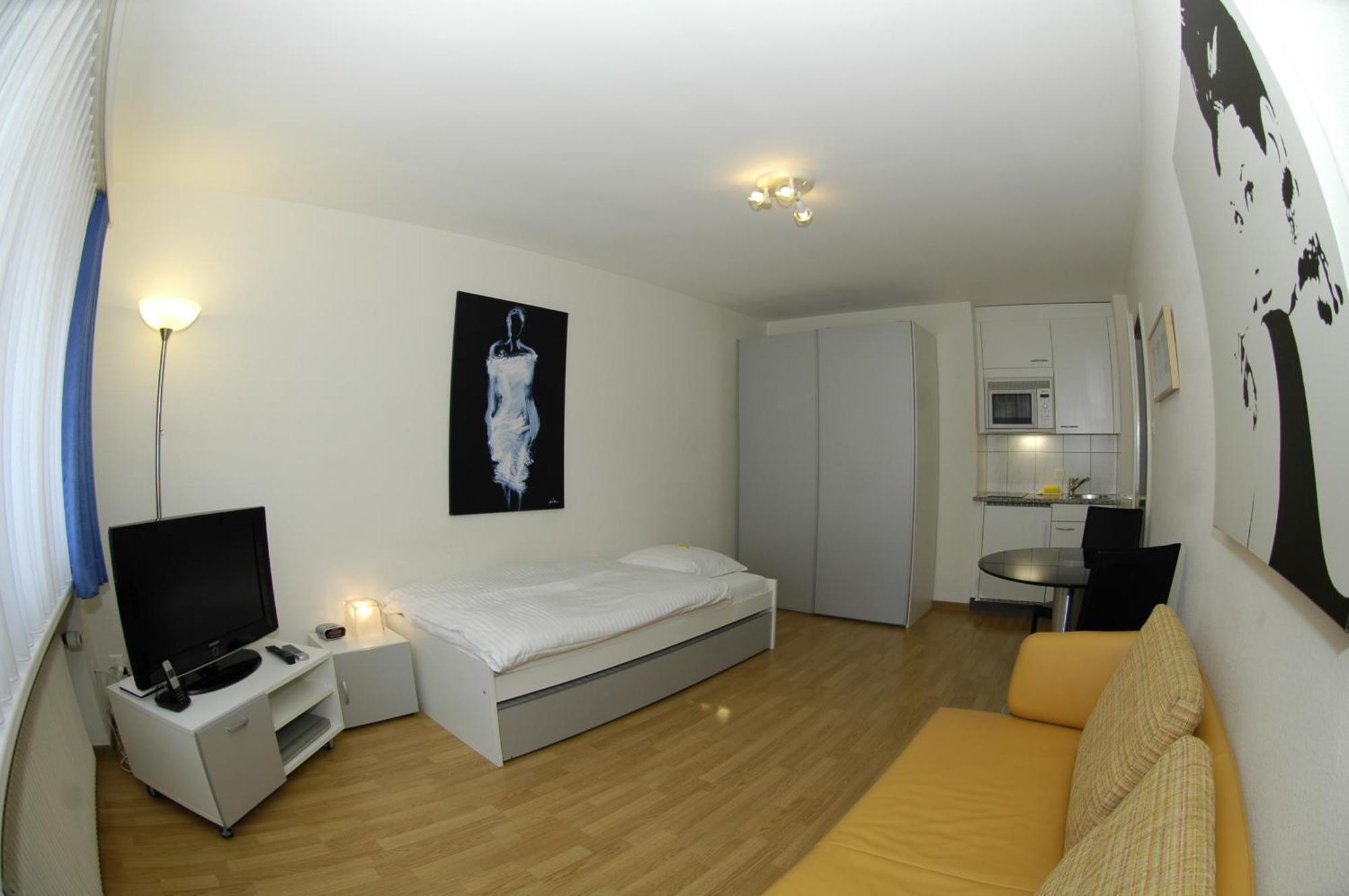 In The Heart Of - Crown 24 * Zurich