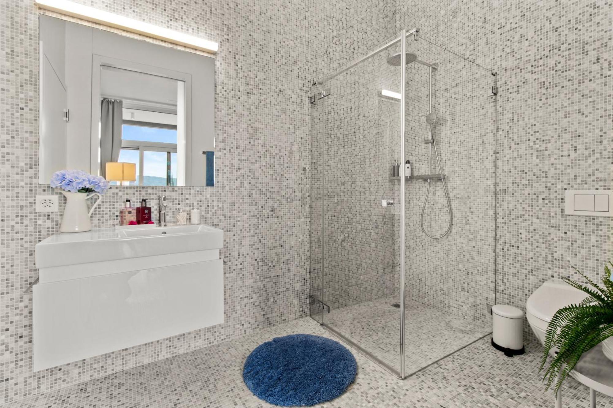 Btqluxurypenthousetopviewac *