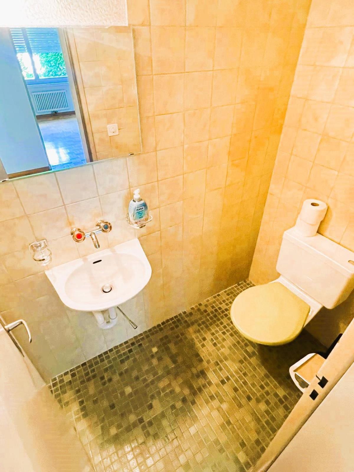 Large Flats, Hwa - Self Checkin Zurich