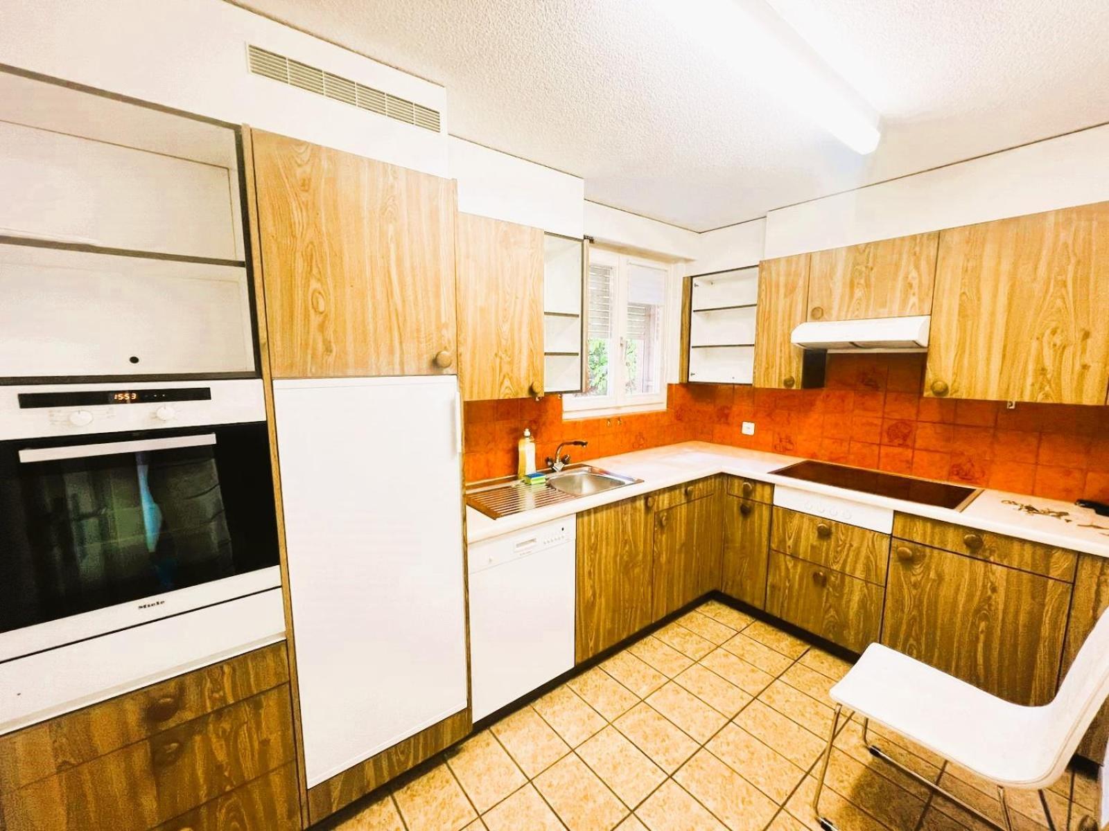 Large Flats, Hwa - Self Checkin