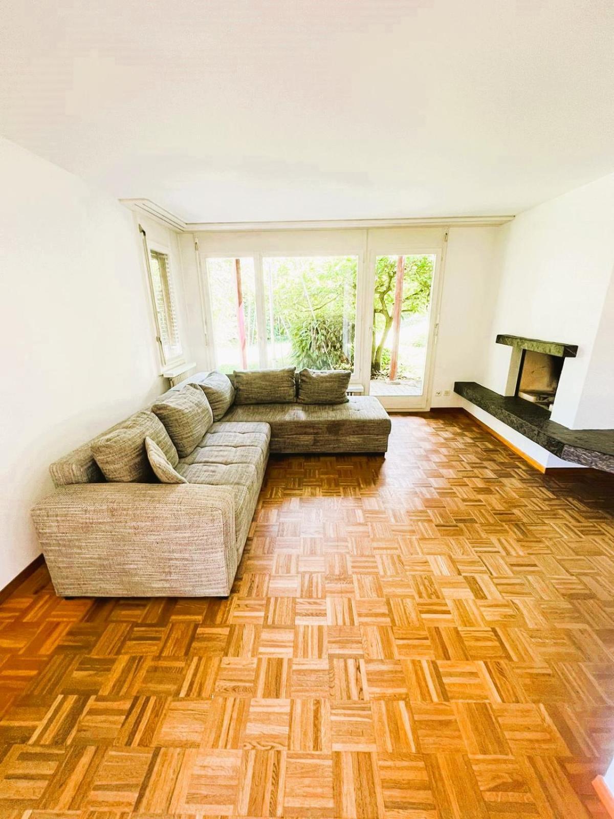 Large Flats, Hwa - Self Checkin