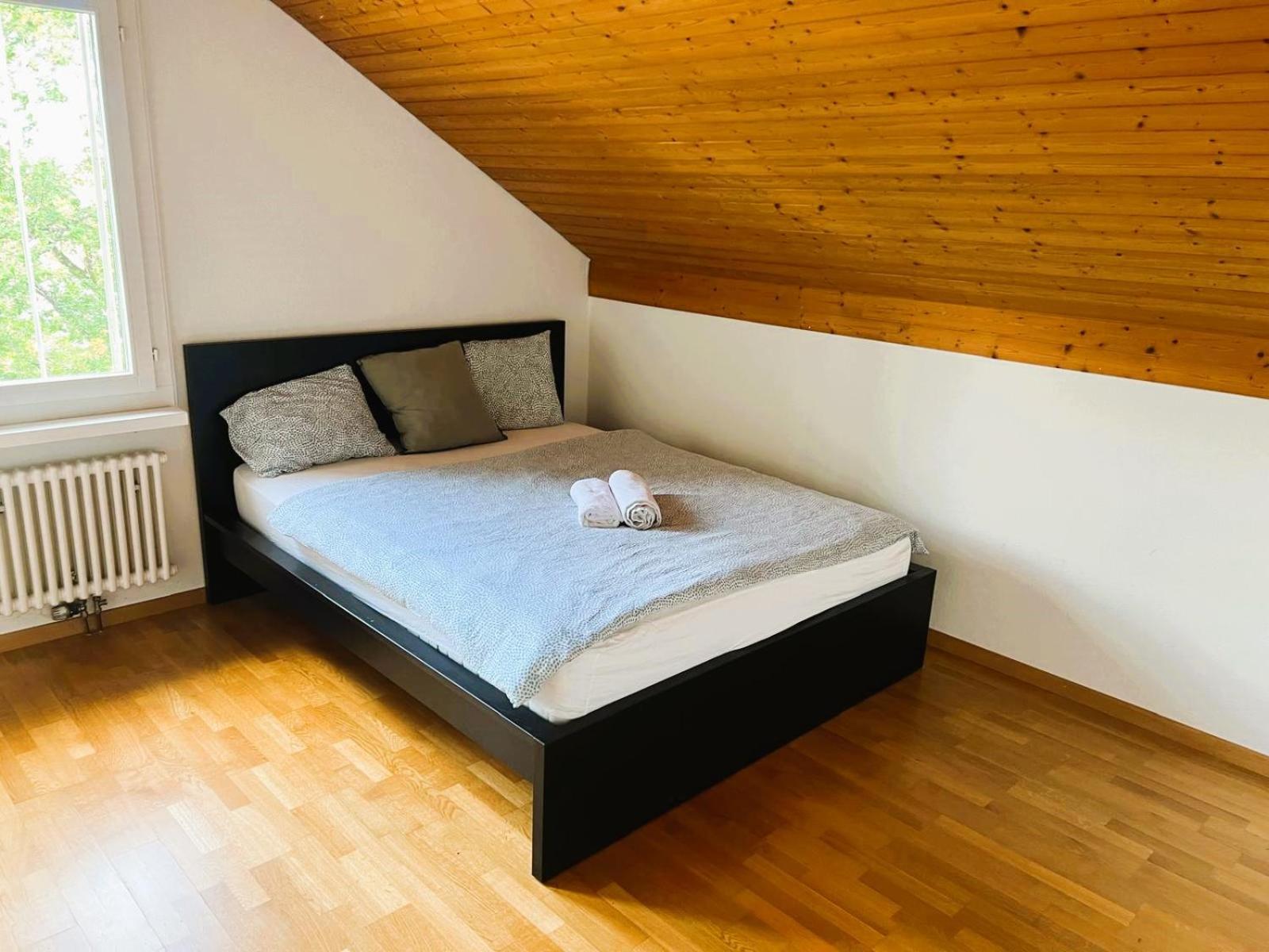 Large Flats, Hwa - Self Checkin