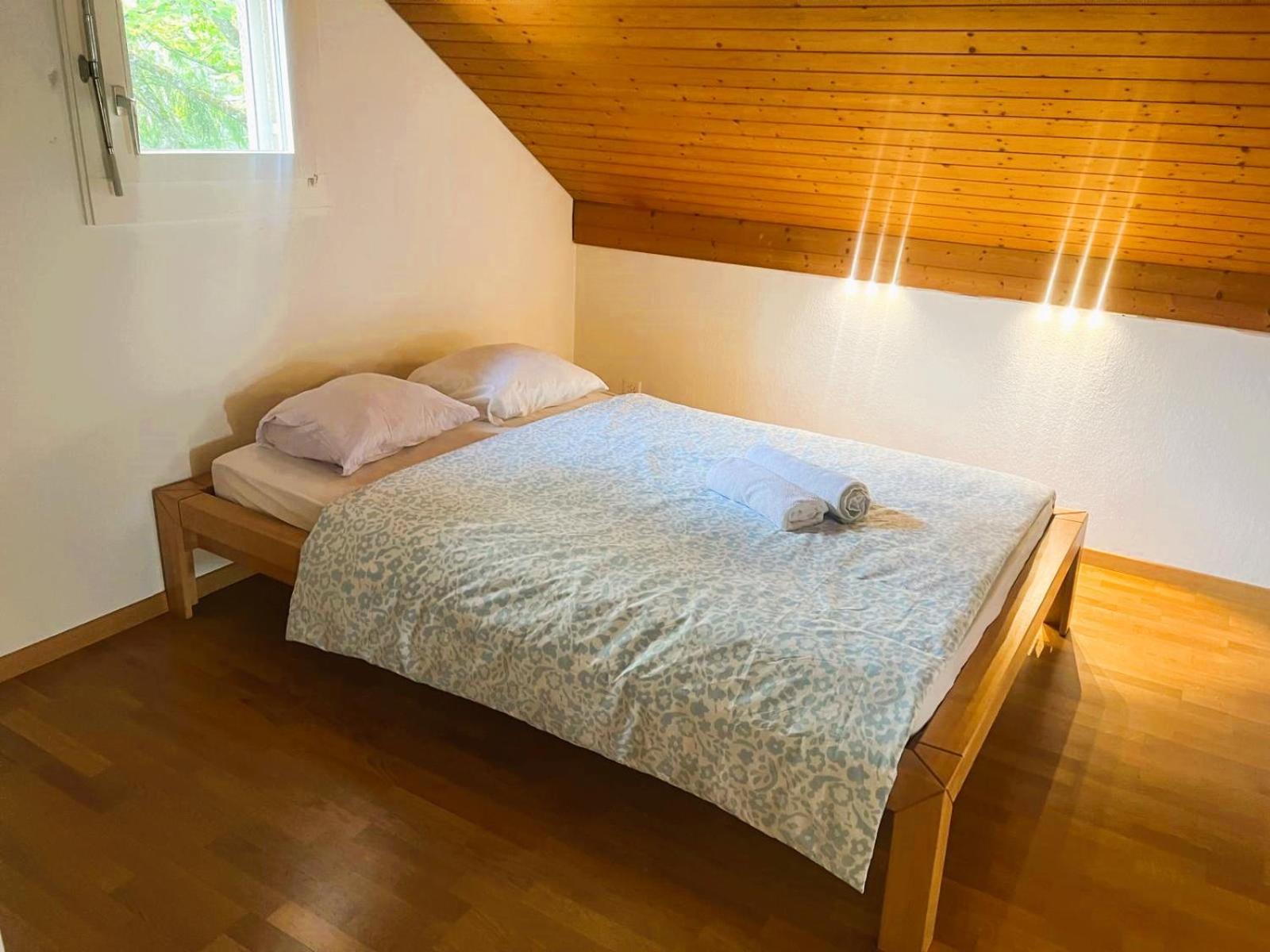 Large Flats, Hwa - Self Checkin *