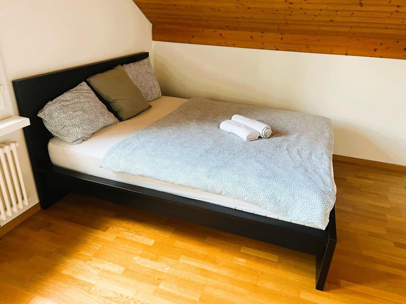 Large Flats, Hwa - Self Checkin Zurich