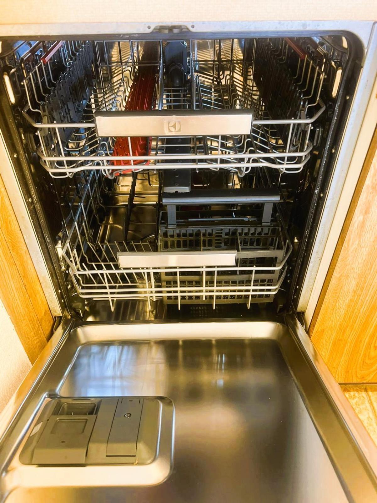 Large Flats, Hwa - Self Checkin