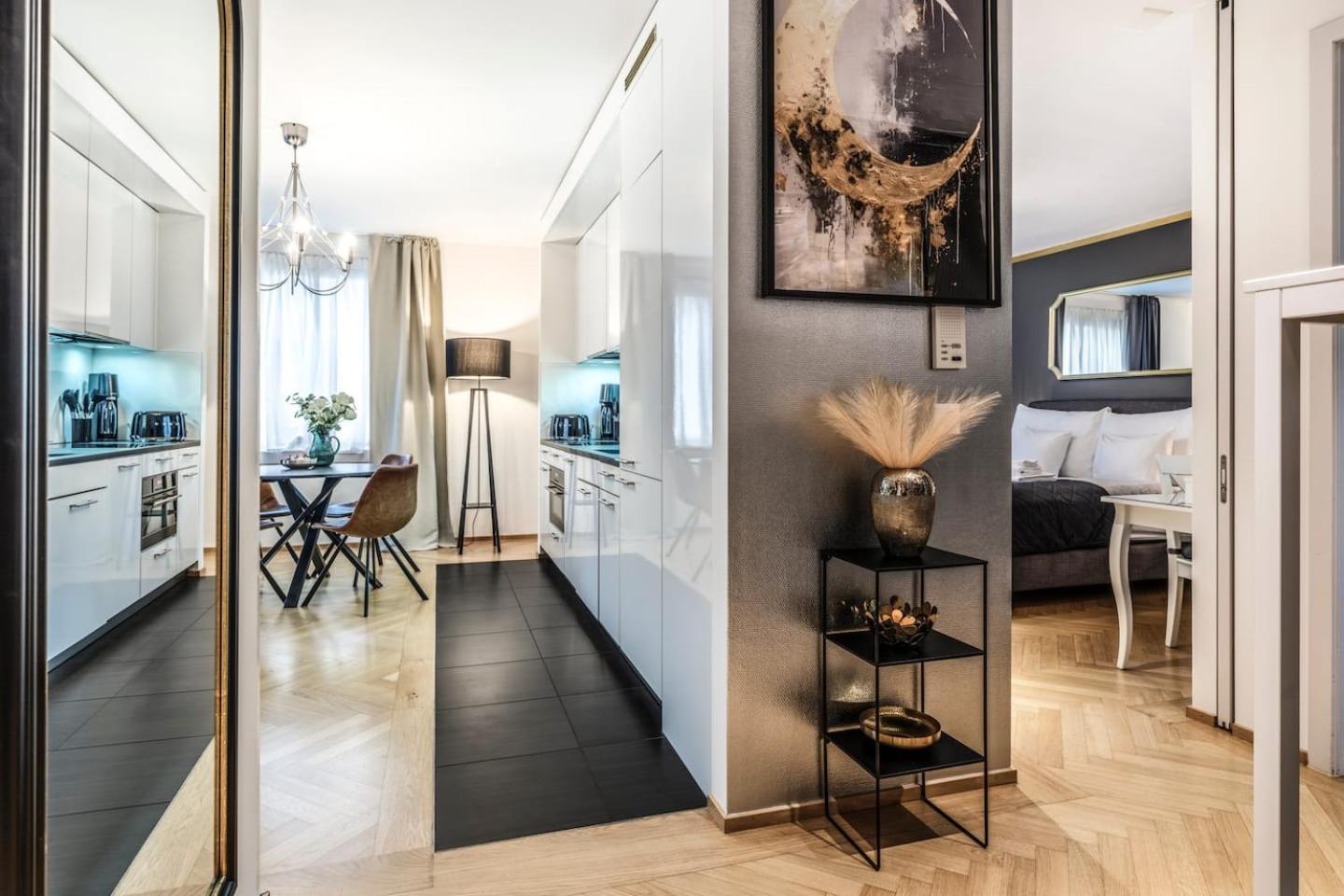 Downtown Ac Private Balcony Apartment