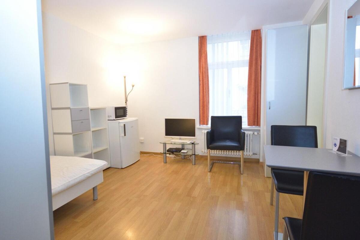 Apartment Practical At Trendy Location - Stork 22 *