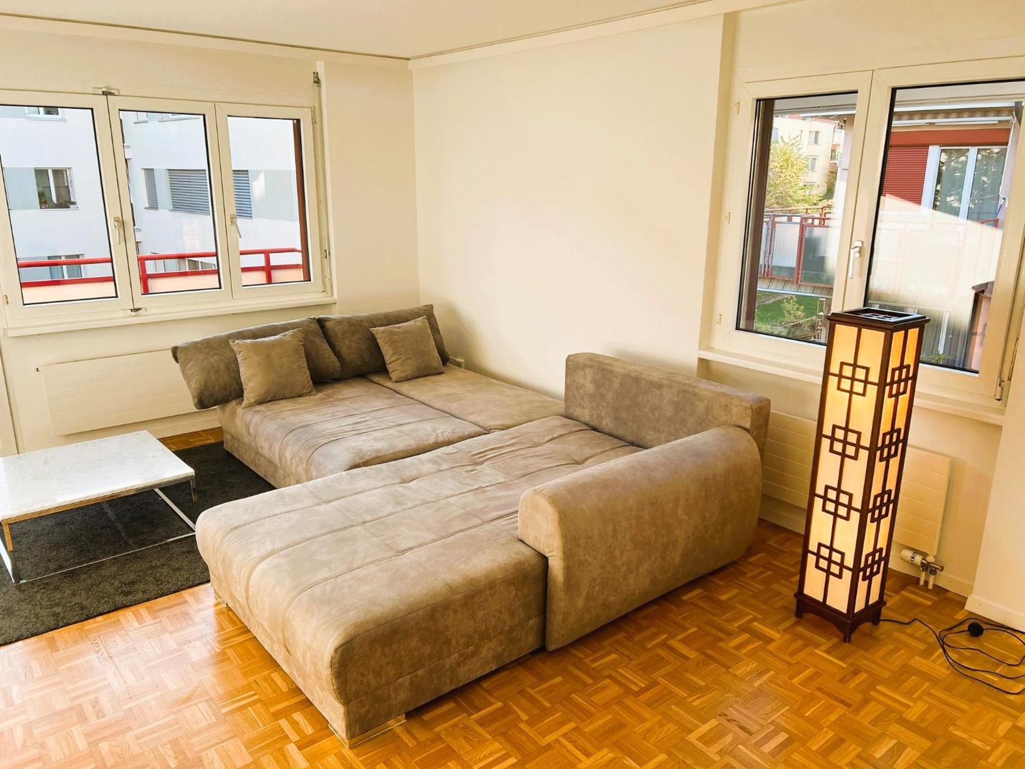 Huge Center With Balcony In Zurich, Kars