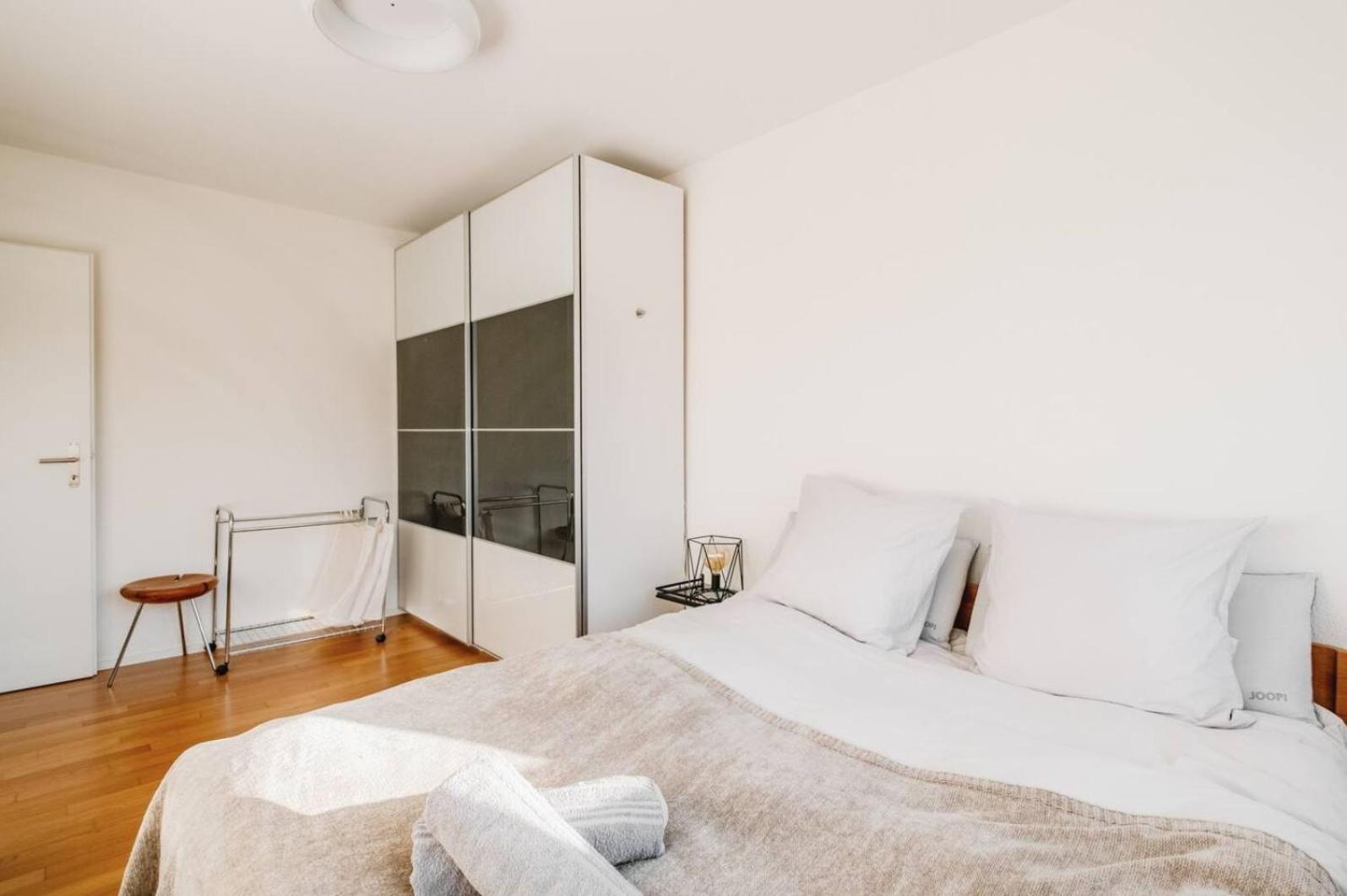 Modern With Balcony In Center A Hoh - Self Checkin Zurich