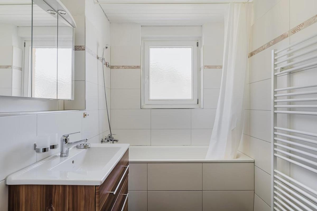 Apartment Saint - 90 Qm, 3 Schlafzimmer, Balkon & Kostenloser Parkplatz