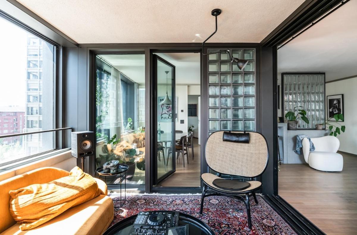 Art Loft Downtown Apartment