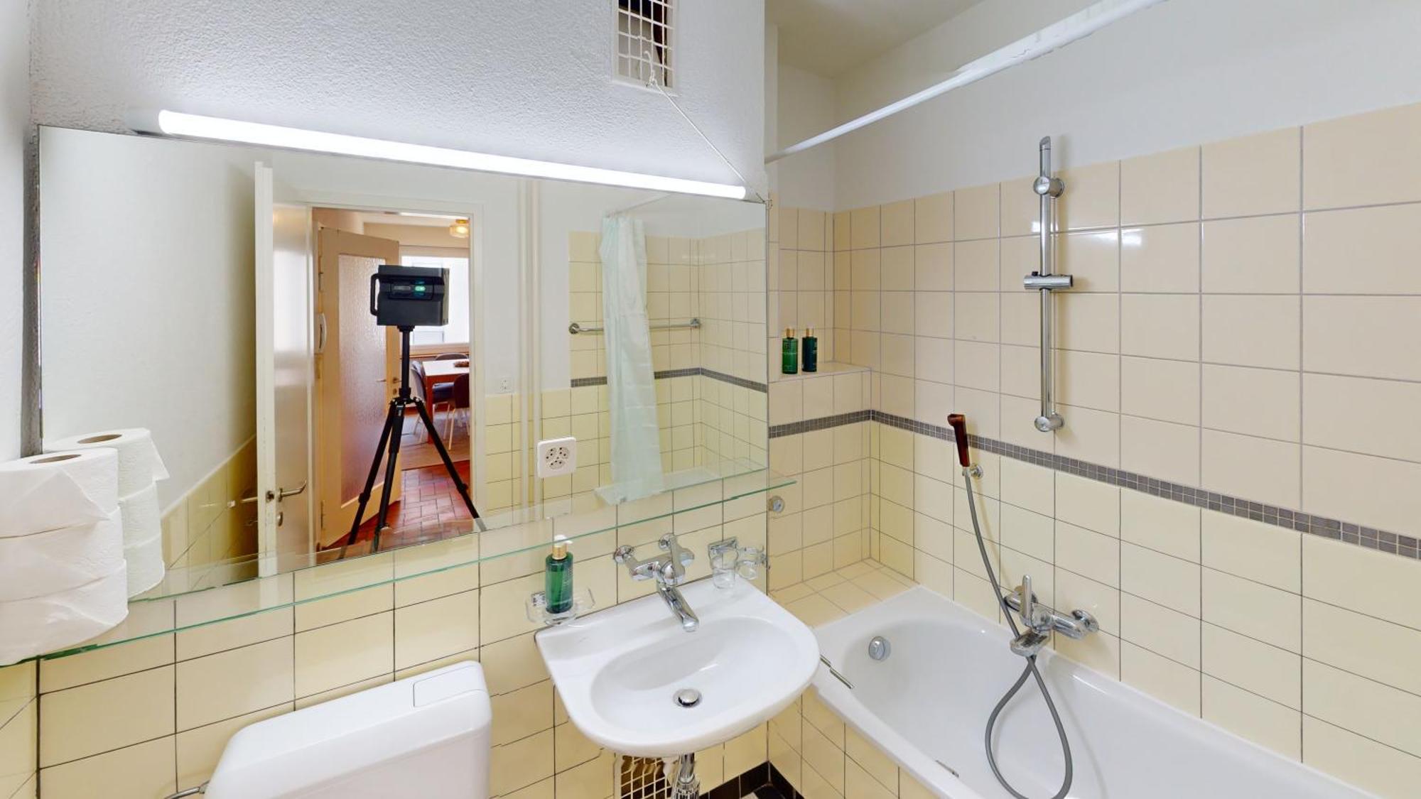 Cozy With Balcony In Apartment *