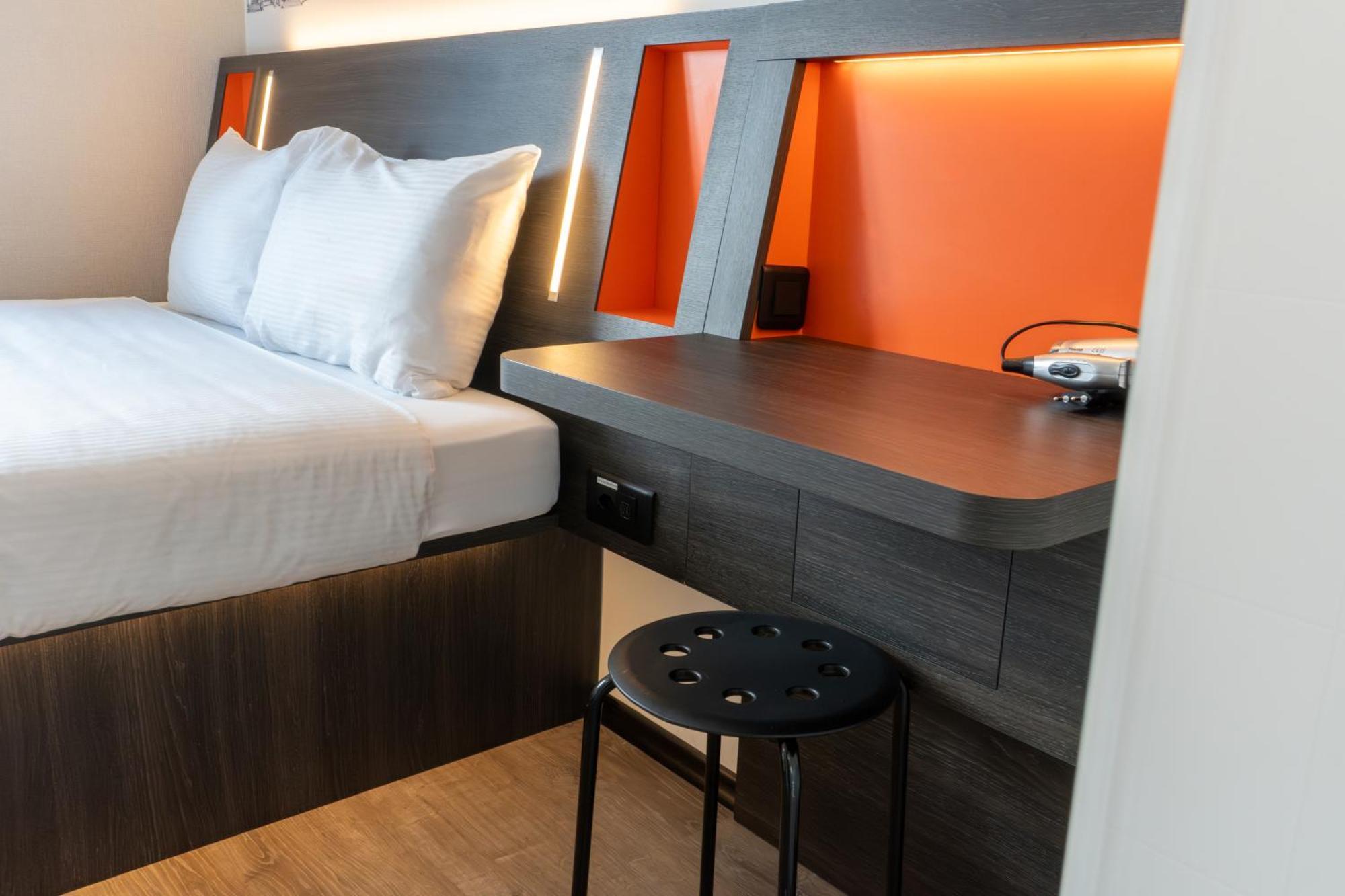 Easyhotel Main Station Hotel