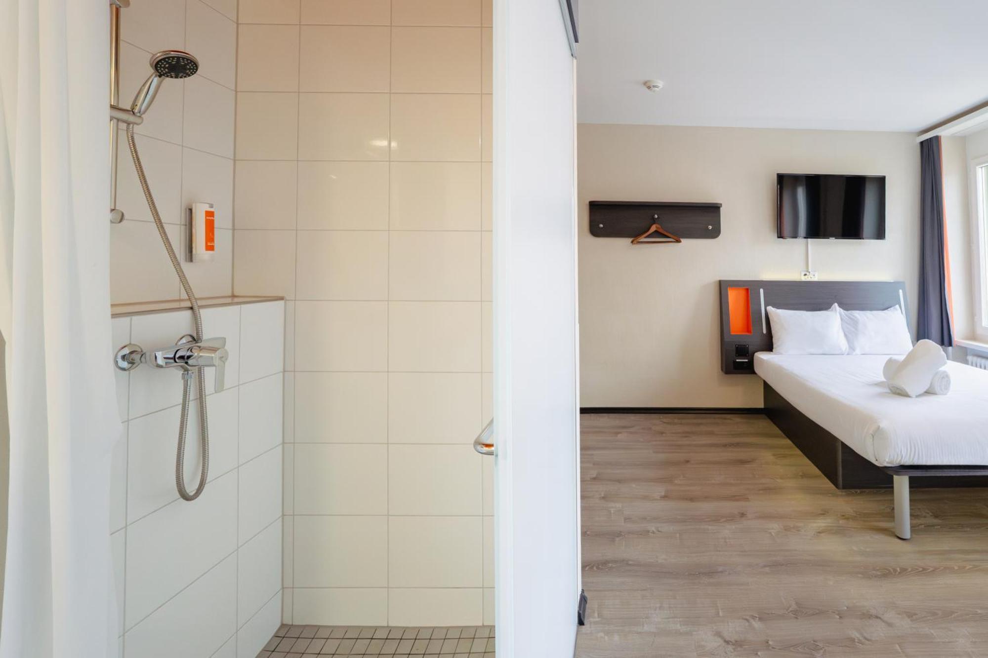 Easyhotel Main Station *