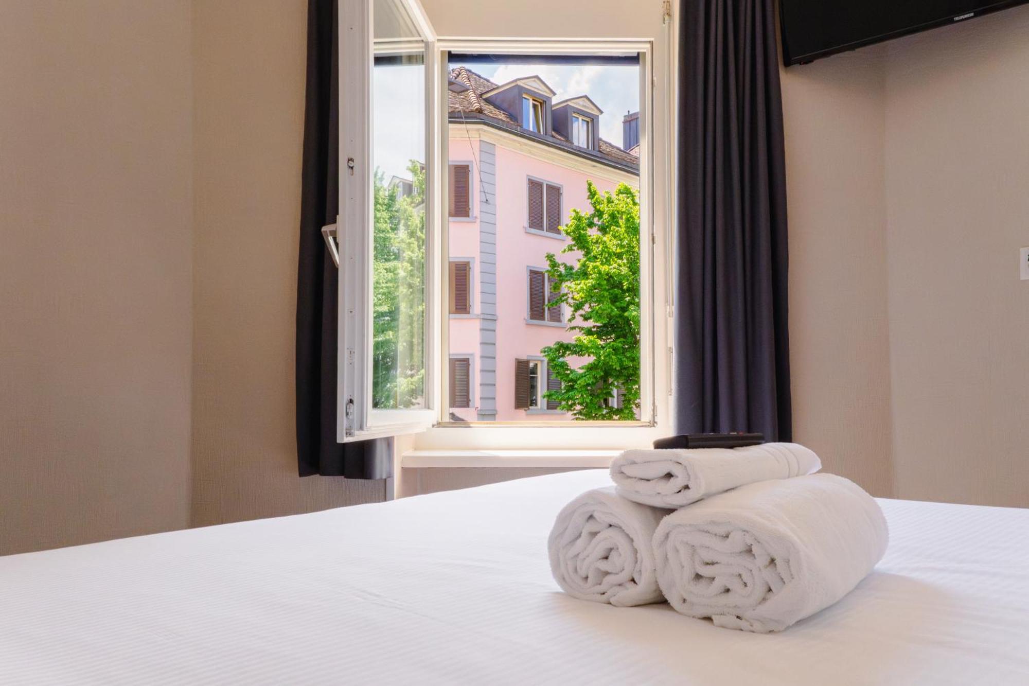 Easyhotel Main Station *