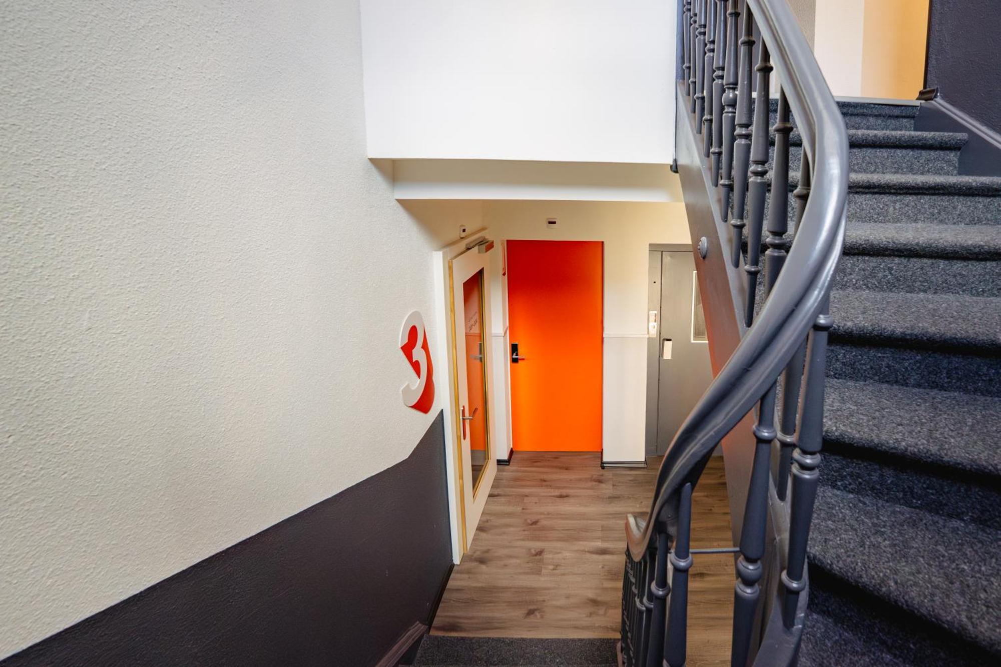 Easyhotel Main Station