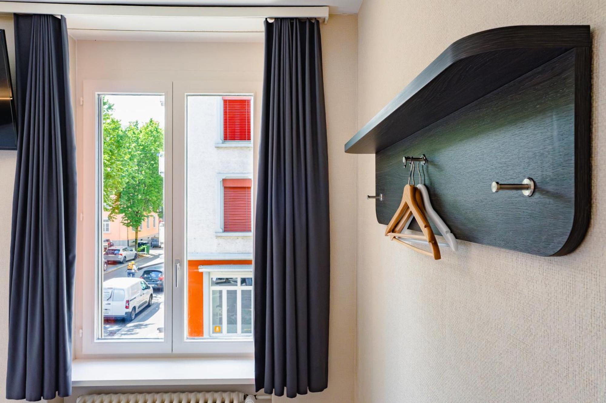 Easyhotel Main Station Hotel *