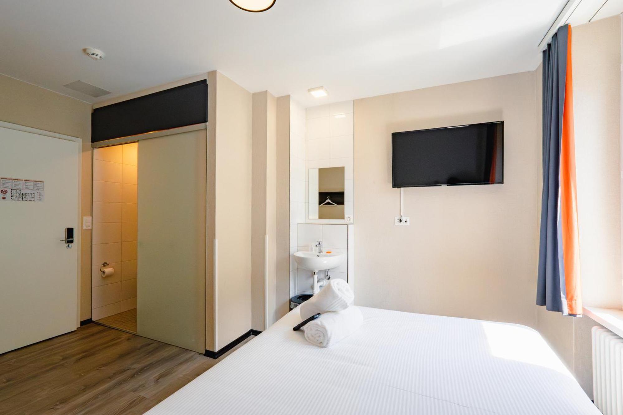 Easyhotel Main Station