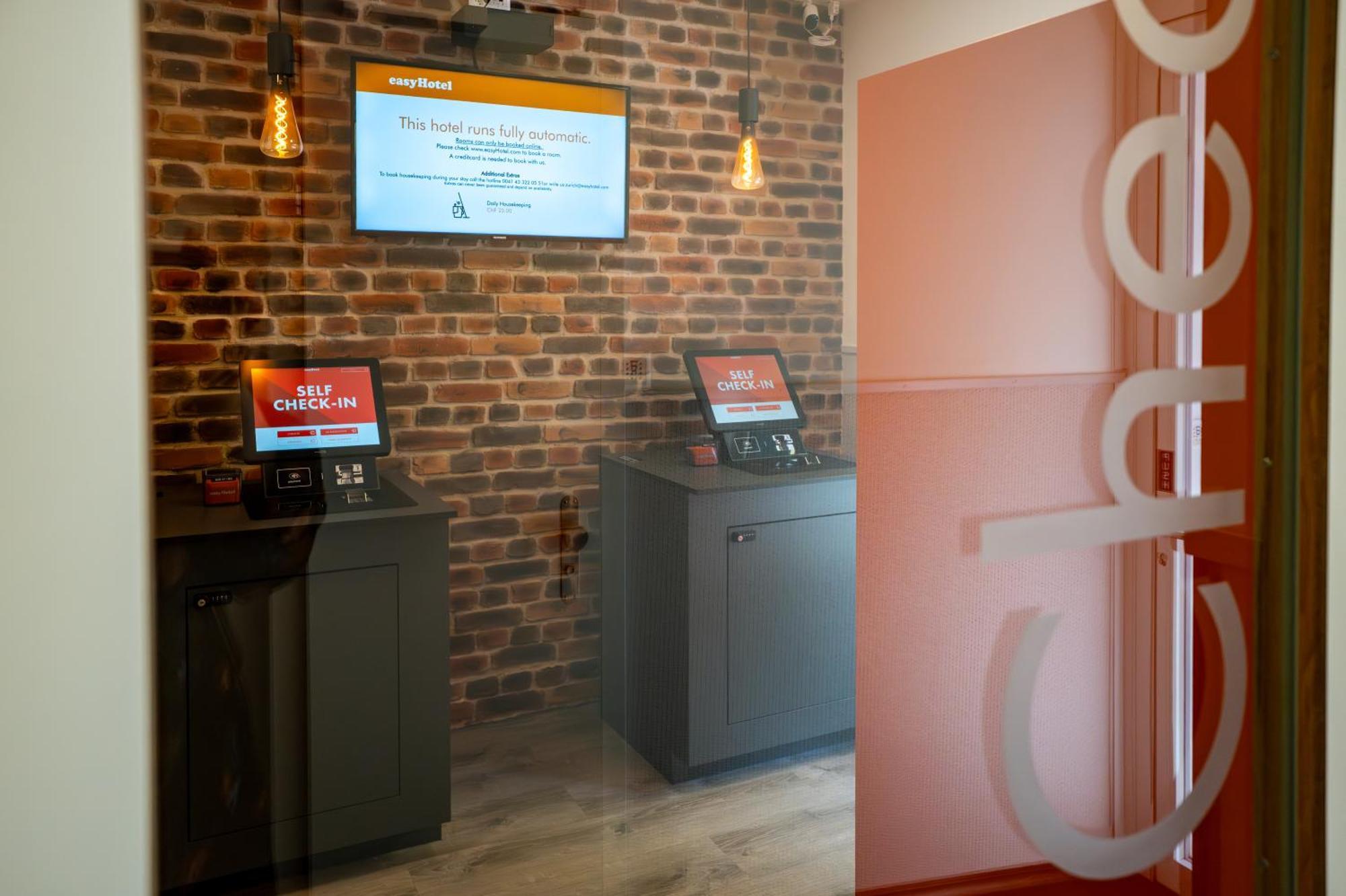 Easyhotel Main Station