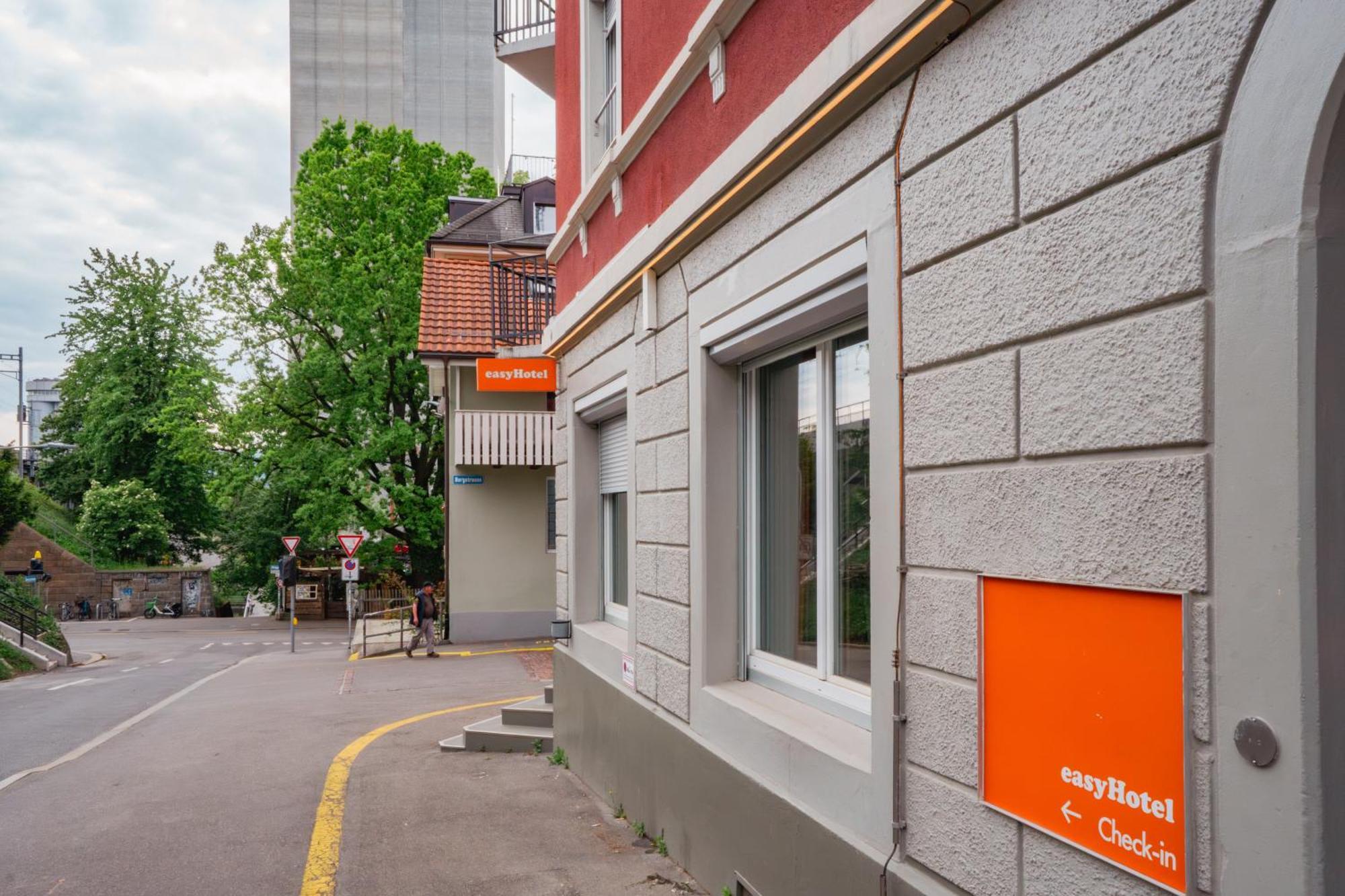 Easyhotel West Hotel 2*