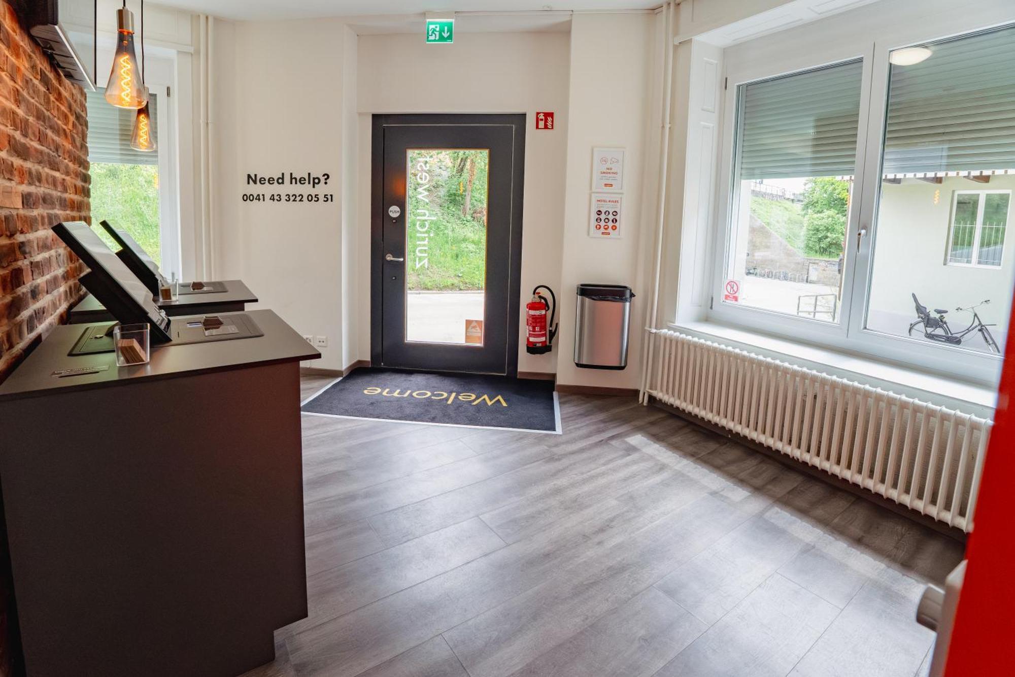 Easyhotel West Hotel