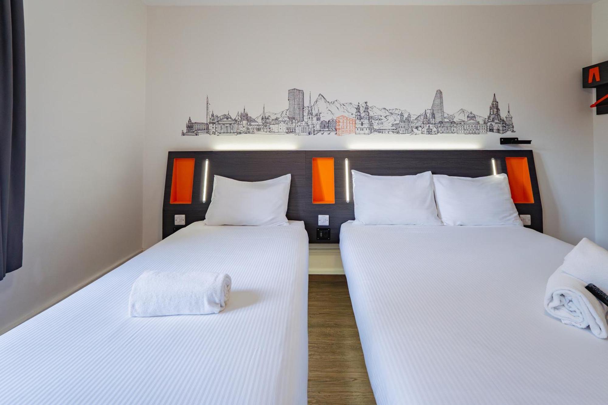 Hotel Easyhotel West 2*