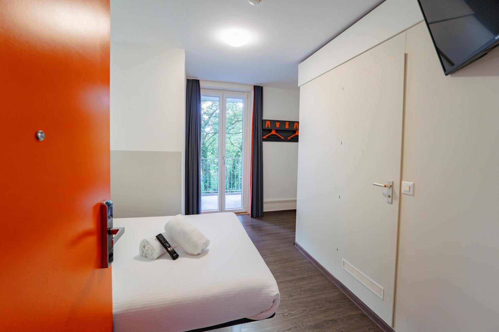 Hotel Easyhotel West 2*