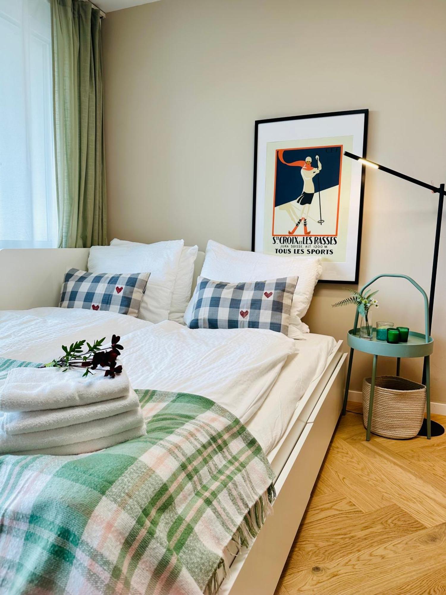 Modern With Air Condition & Balcony *