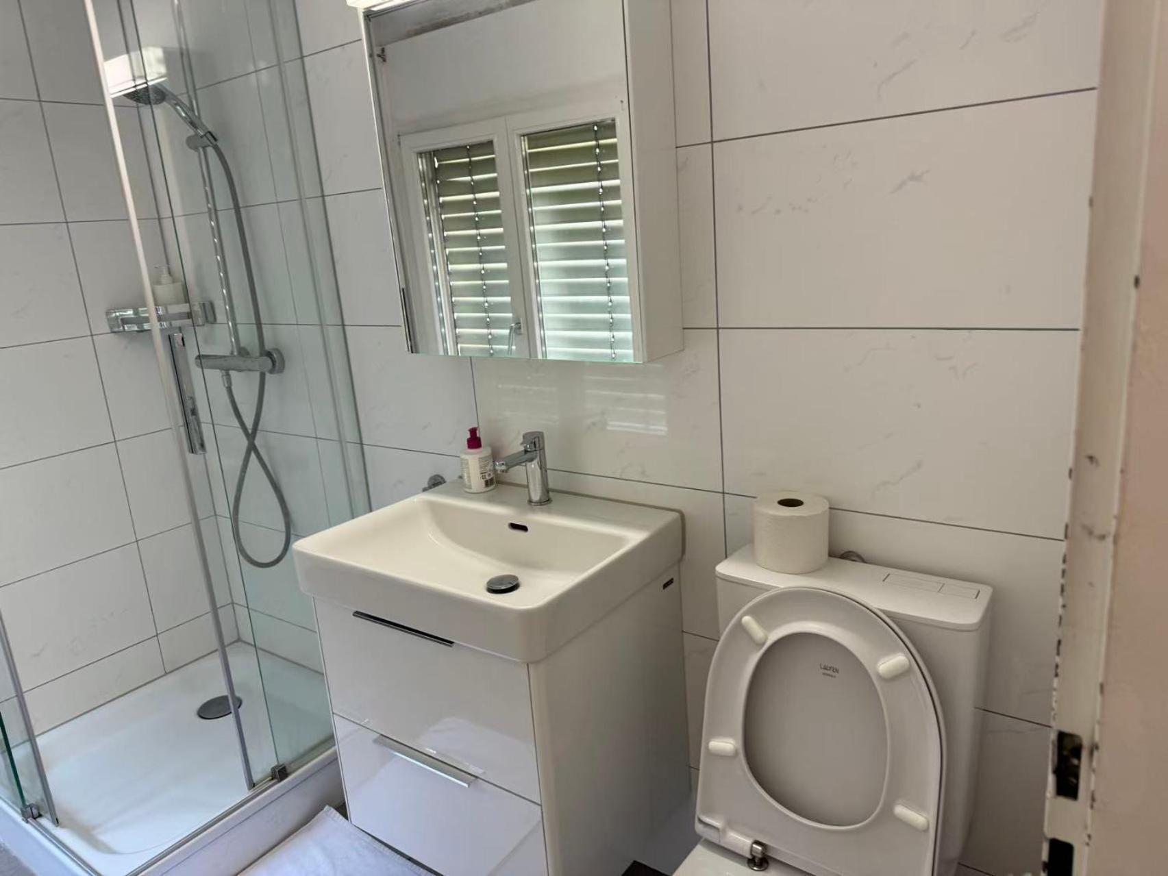 Center Close To Hb *