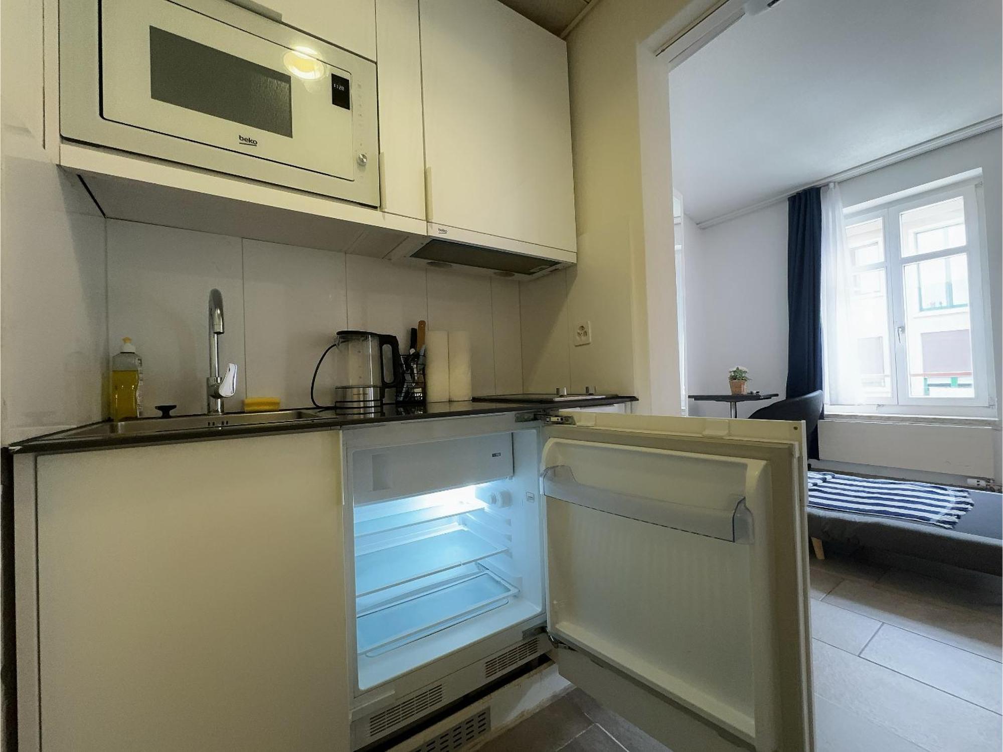 Center Close To Hb Apartment