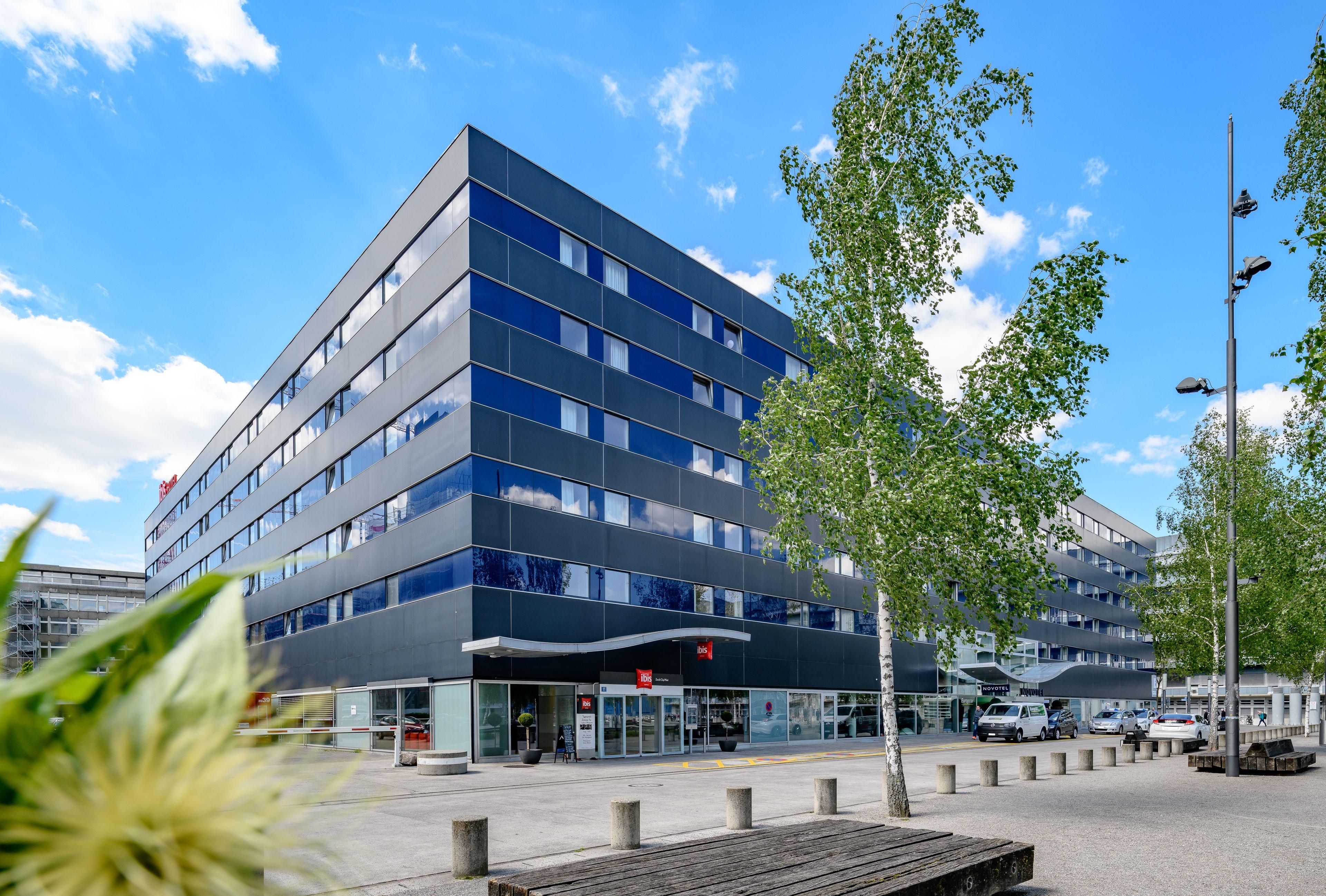 Hotel Ibis West 3*