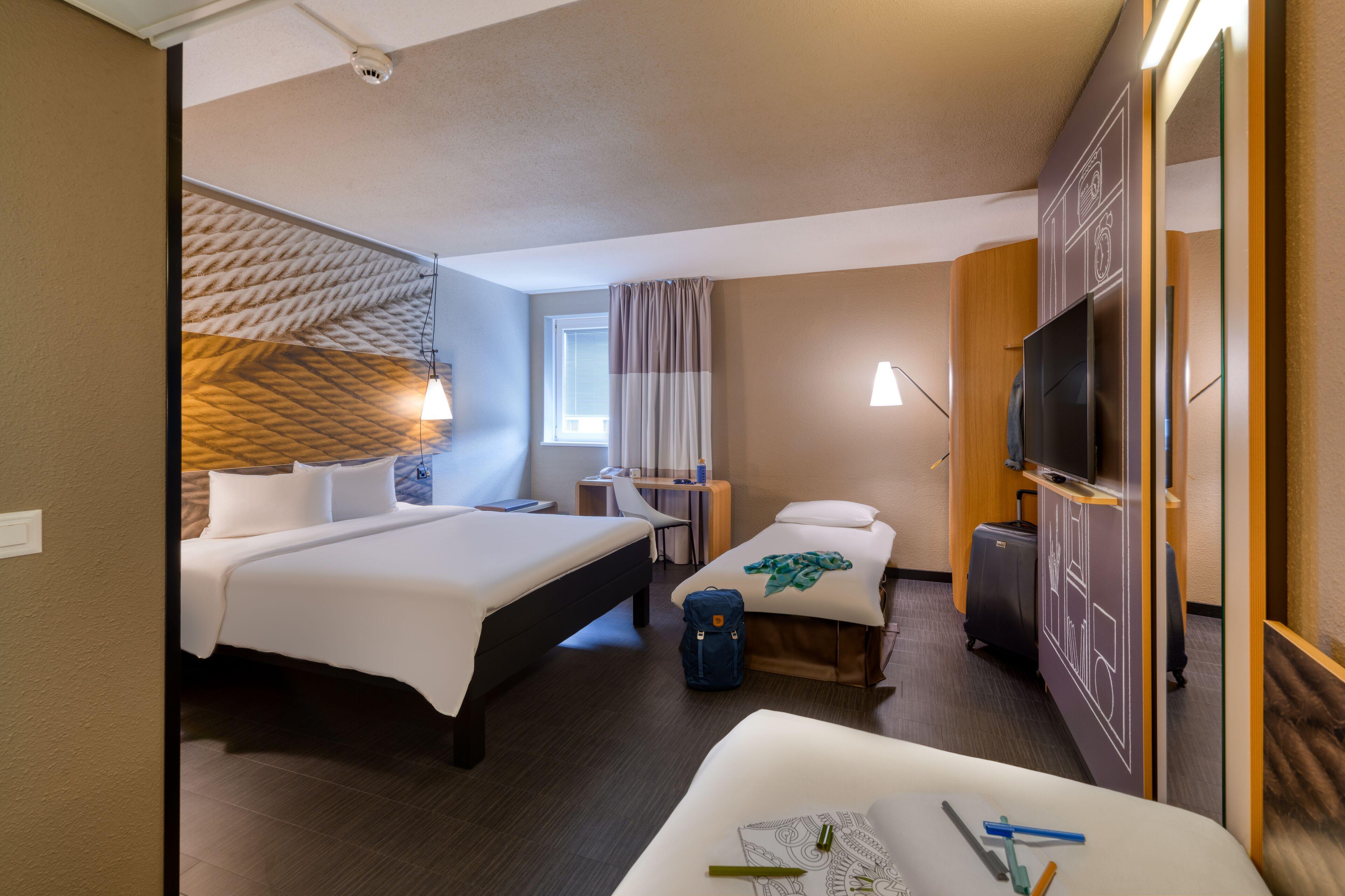 Hotel Ibis West 3*