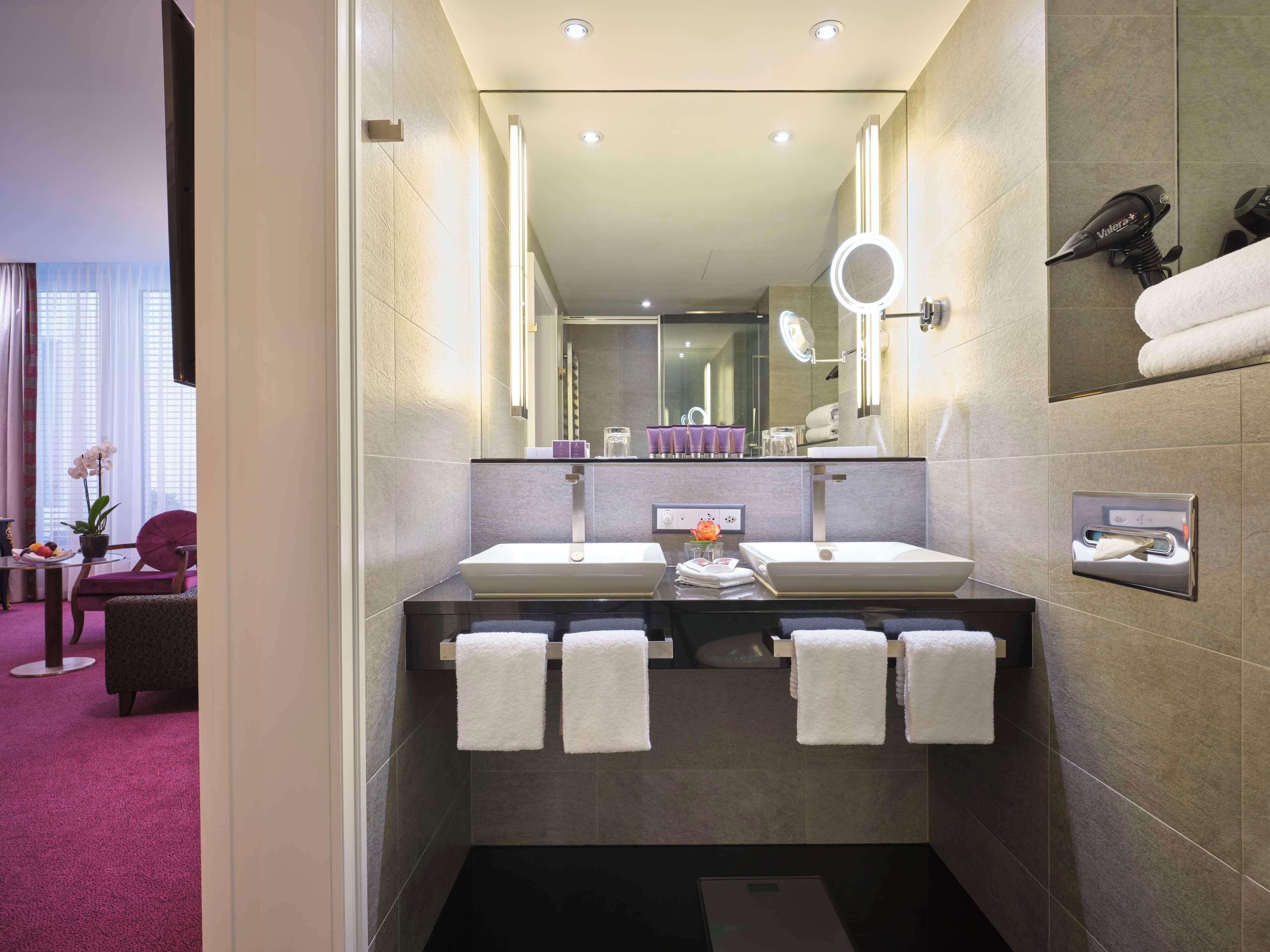 Schweizerhof Hotel 5*