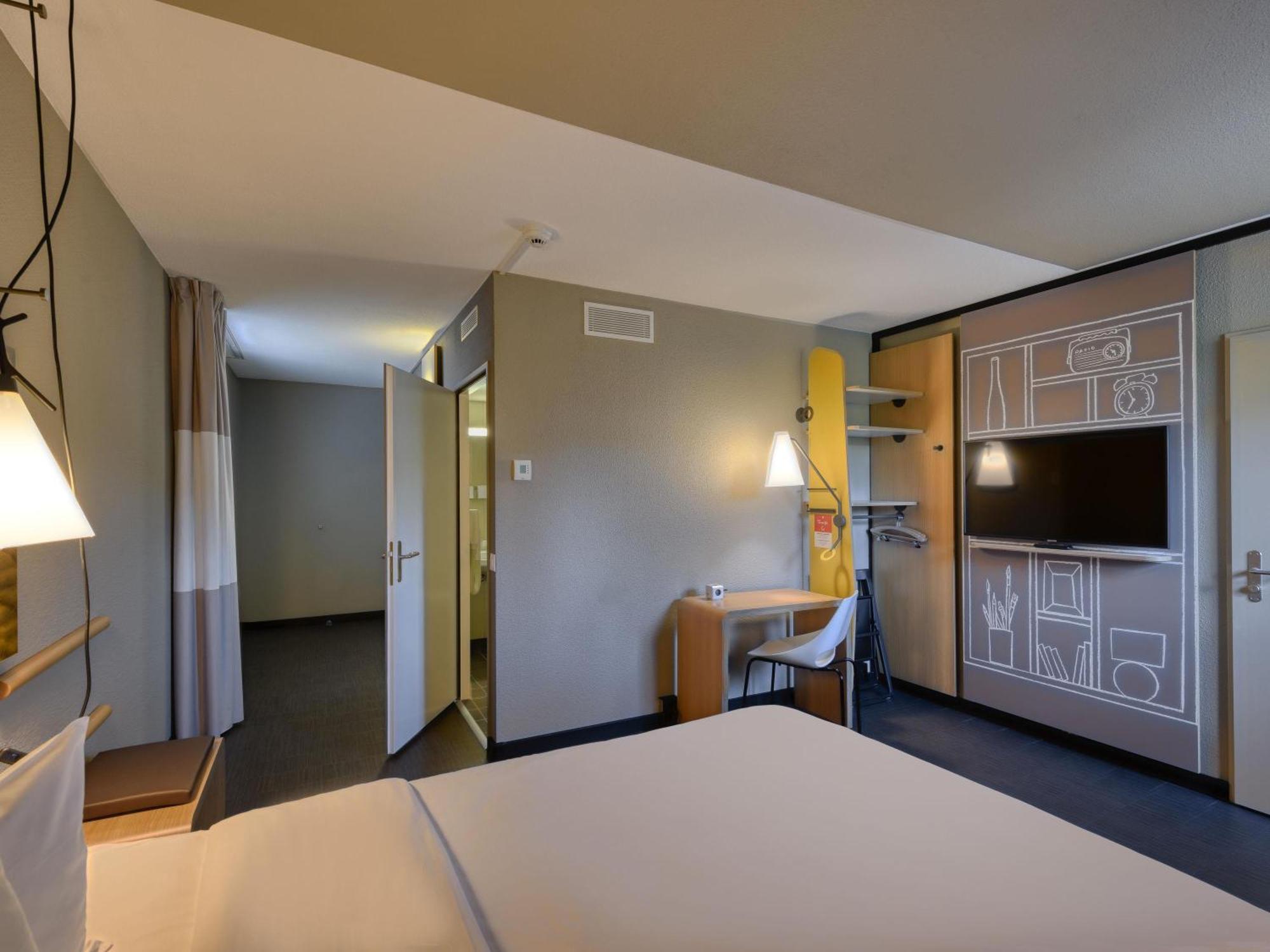 Ibis West 3*