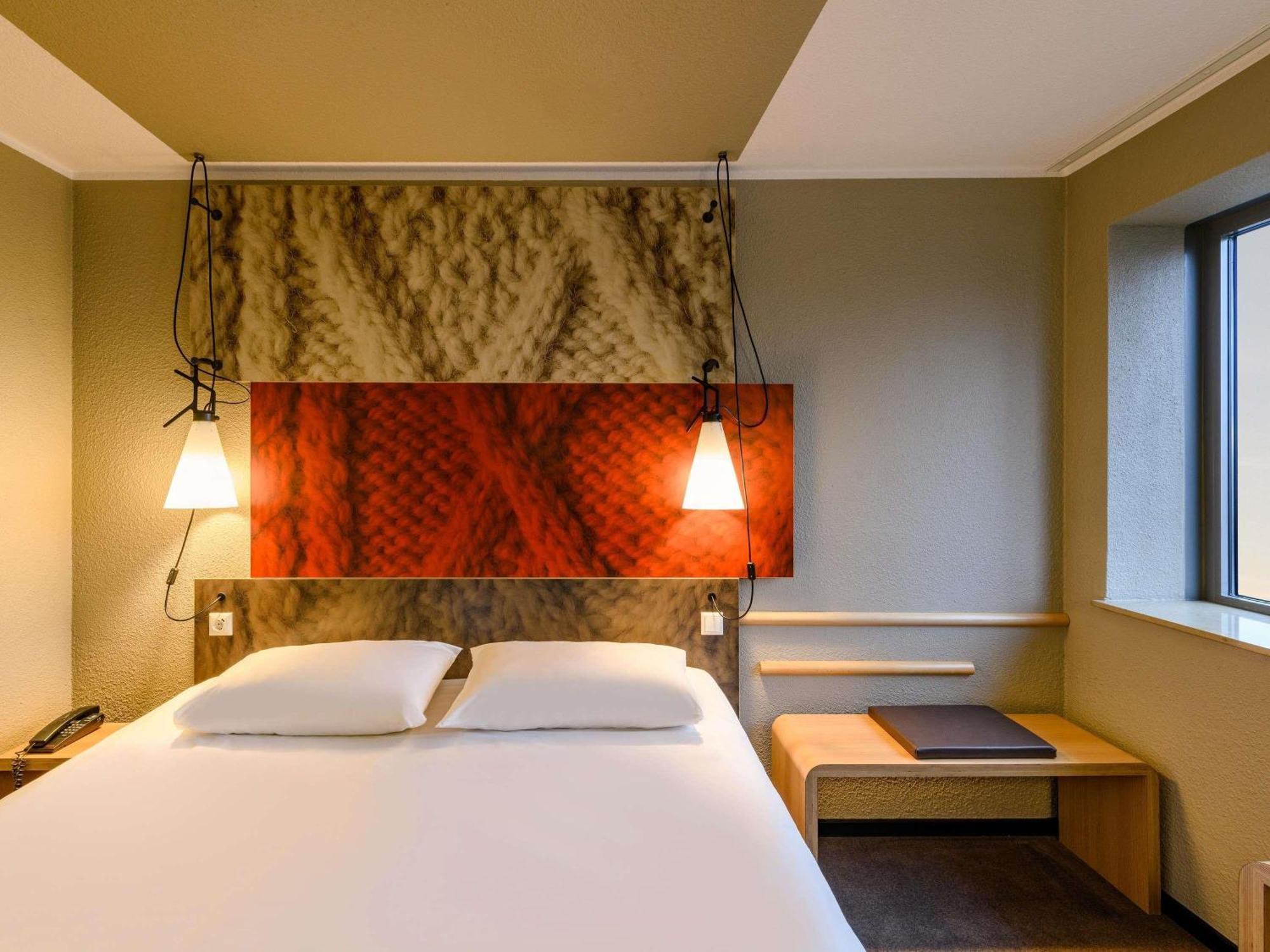 Hotel Ibis West 3*