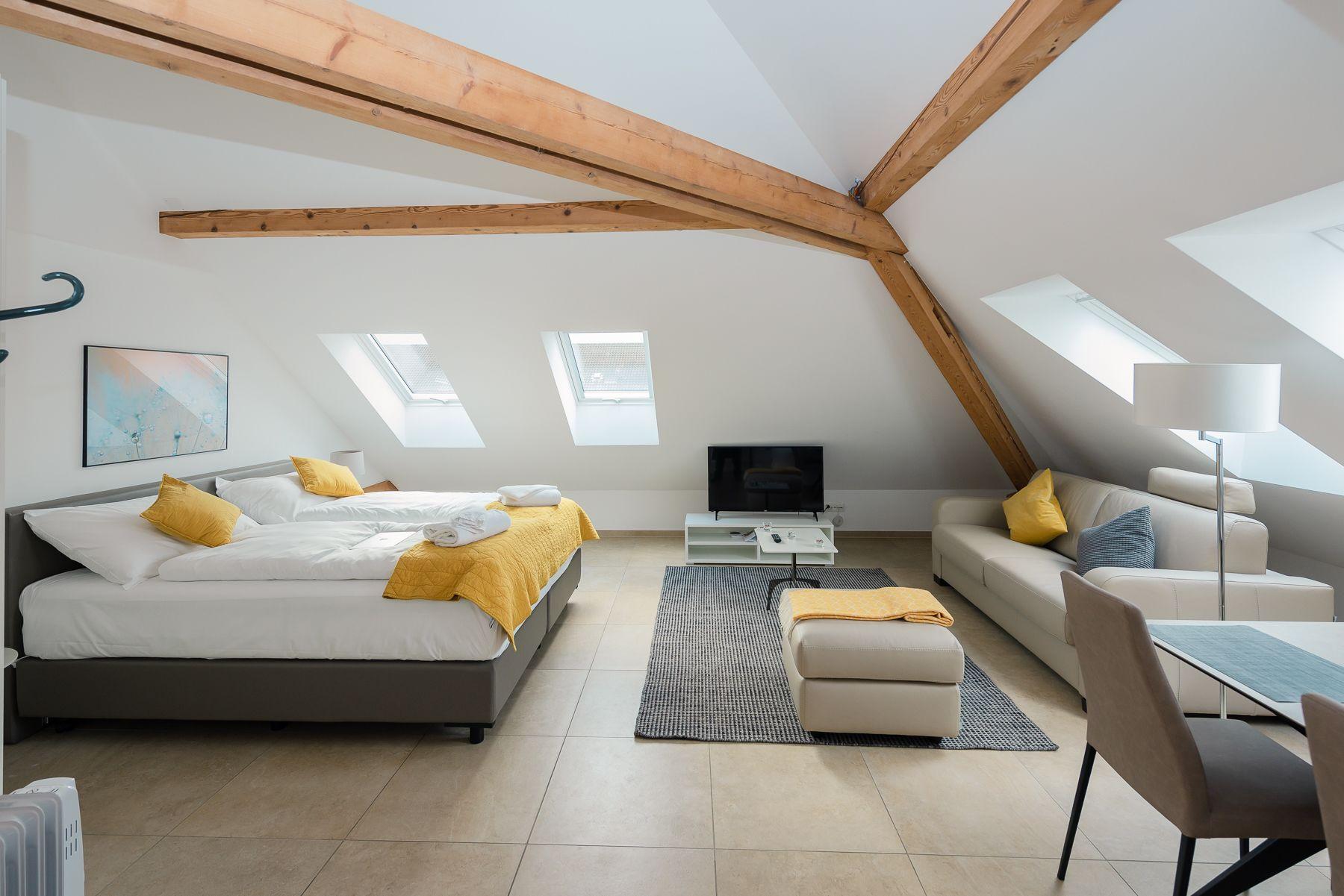 Furnished Homes *