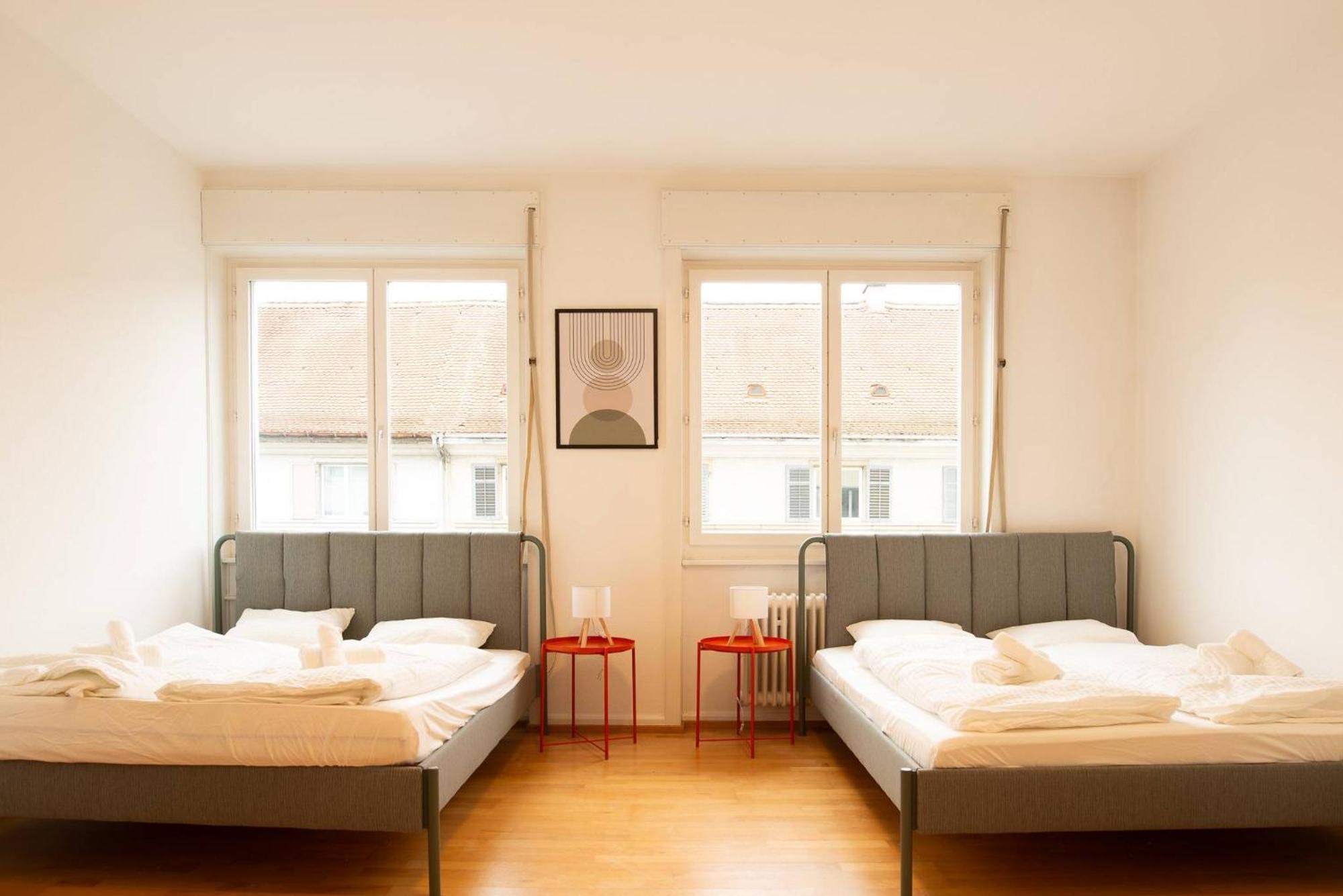 Spacious Flat With Game & Pool Table Apartment *